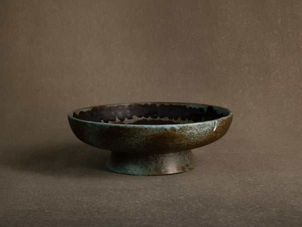 Coupe vide&#x2011;poche / centre de table moderniste en faïence, France (vers 1960-65)..Earthenware bowl / centerpiece, in the manner of Les 2 potiers, France (circa 1960-65)