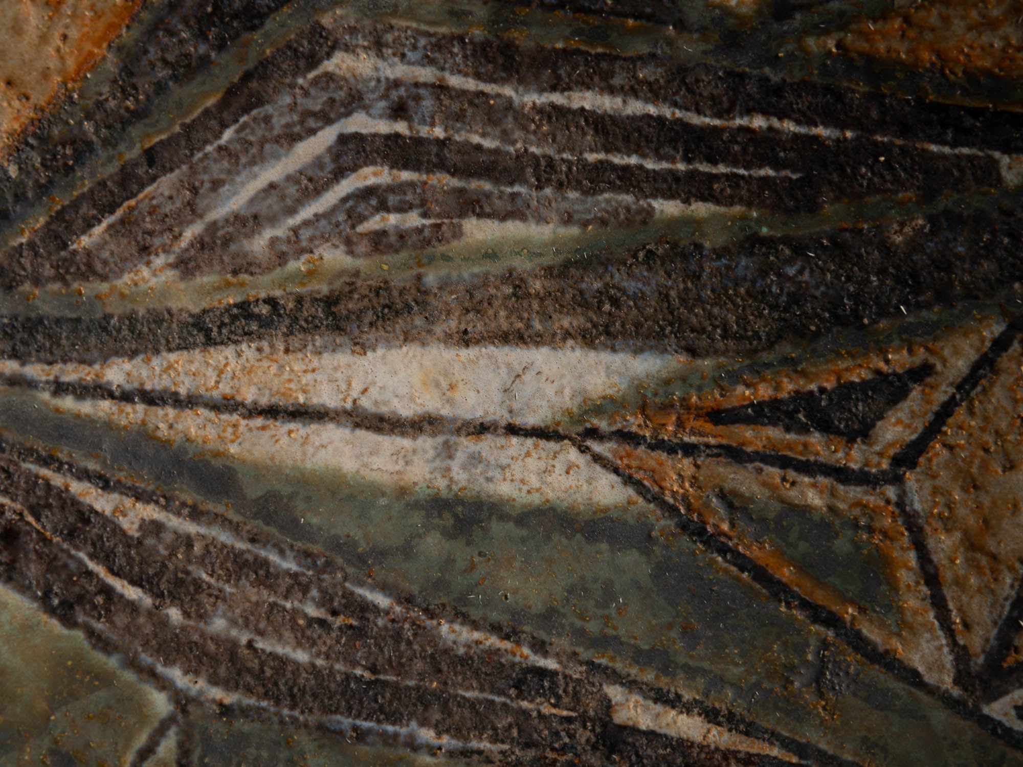 Coupe vide&#x2011;poche / centre de table en faïence à décor géométrique (vers 1955-60)..Earthenware bowl with geometric glazed decoration (circa 1955-60)