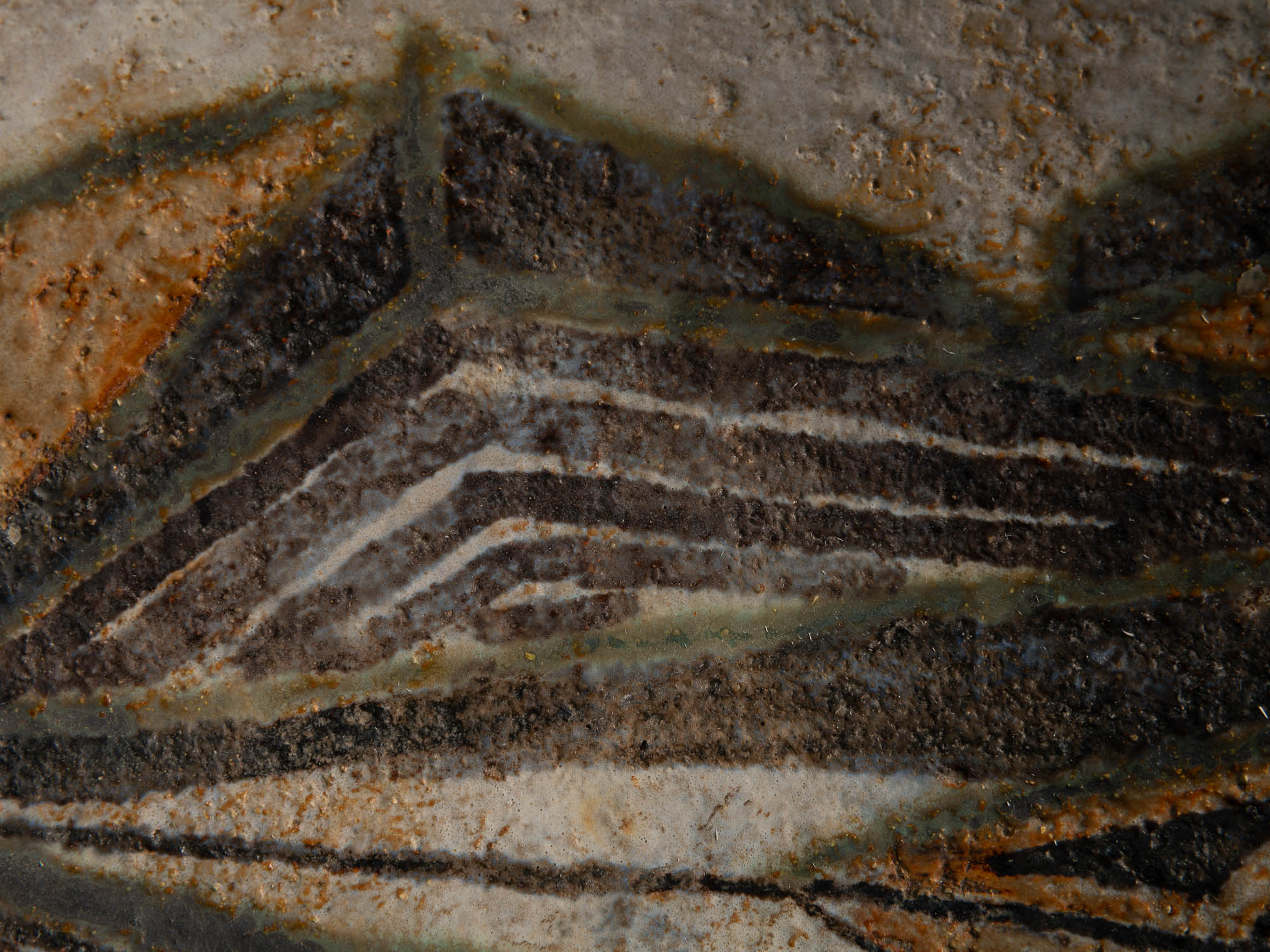 Coupe vide&#x2011;poche / centre de table en faïence à décor géométrique (vers 1955-60)..Earthenware bowl with geometric glazed decoration (circa 1955-60)