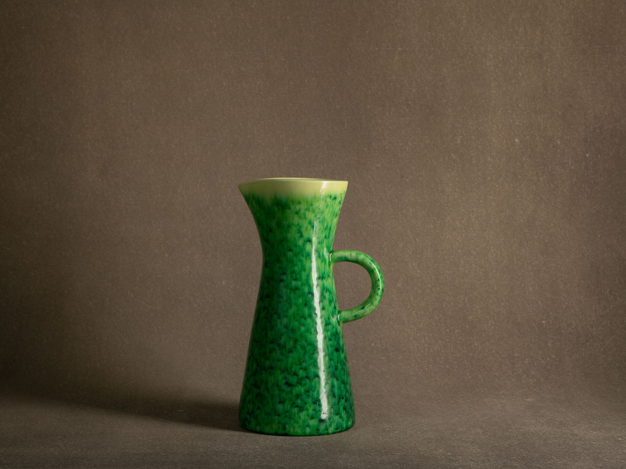 Important pichet / vase des Potiers d'Accolay, France (vers 1950-55)..Important jug / vase by les Potiers d'Accolay, France (ca 1950-55)