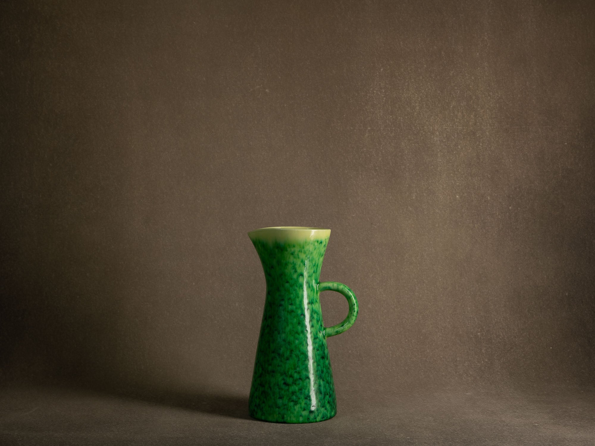 Important pichet / vase des Potiers d'Accolay, France (vers 1950-55)..Important jug / vase by les Potiers d'Accolay, France (ca 1950-55)