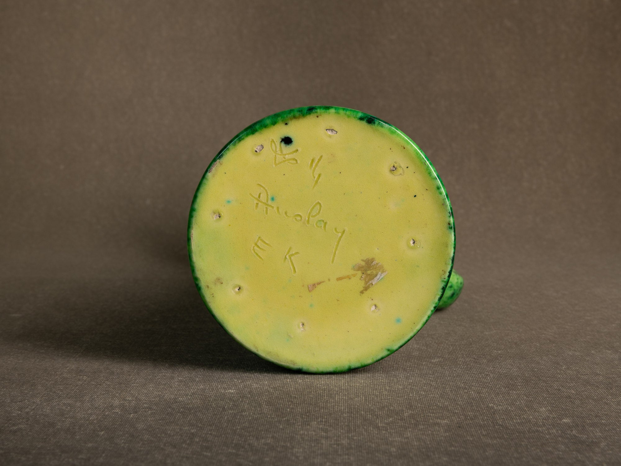 Important pichet / vase des Potiers d'Accolay, France (vers 1950-55)..Important jug / vase by les Potiers d'Accolay, France (ca 1950-55)