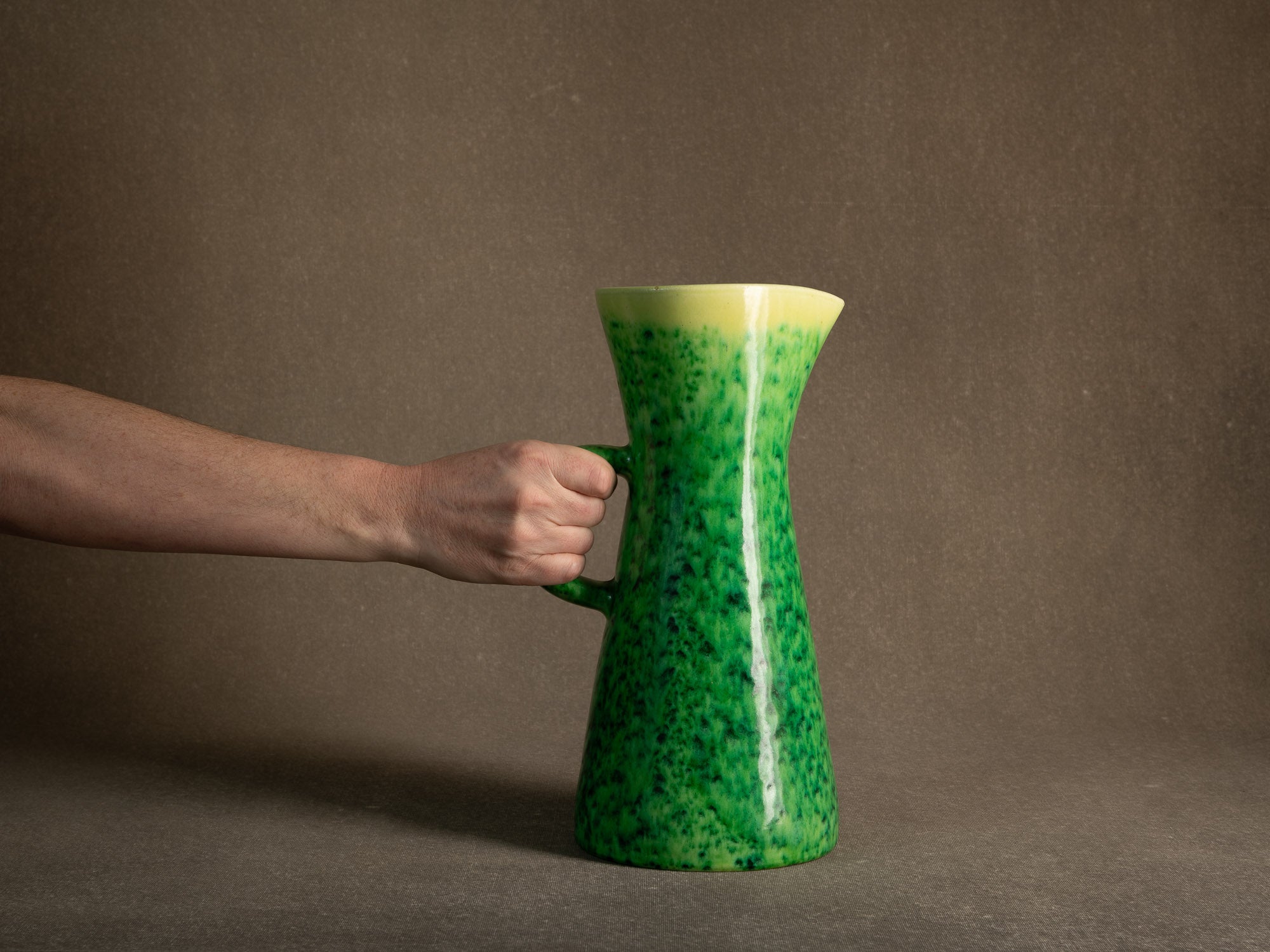 Important pichet / vase des Potiers d'Accolay, France (vers 1950-55)..Important jug / vase by les Potiers d'Accolay, France (ca 1950-55)