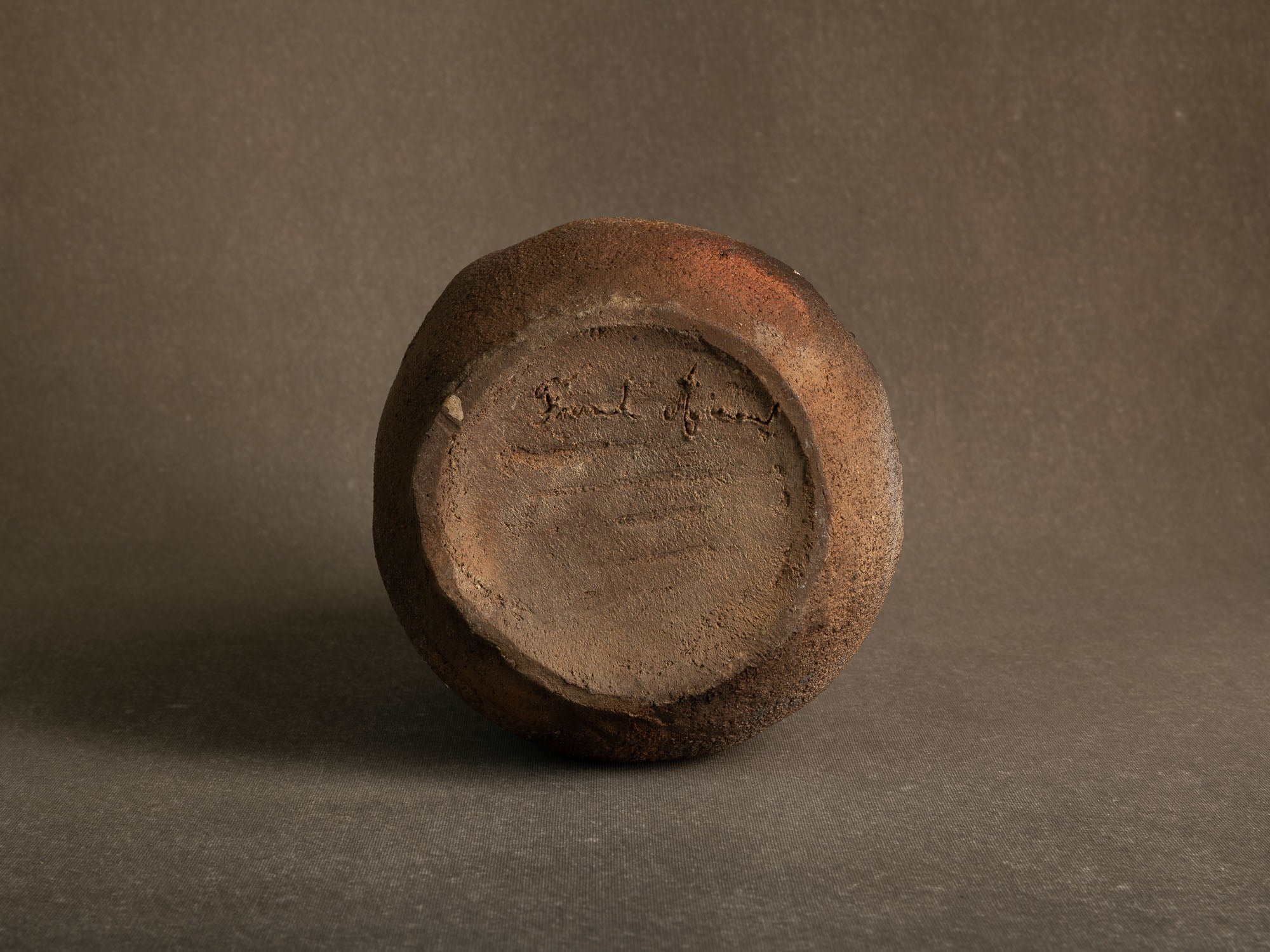 Remarquable vase en grès nu de Franck Aumont, France (vers 2005)..Important bare stoneware vase by Franck Aumont, France (circa 2005)