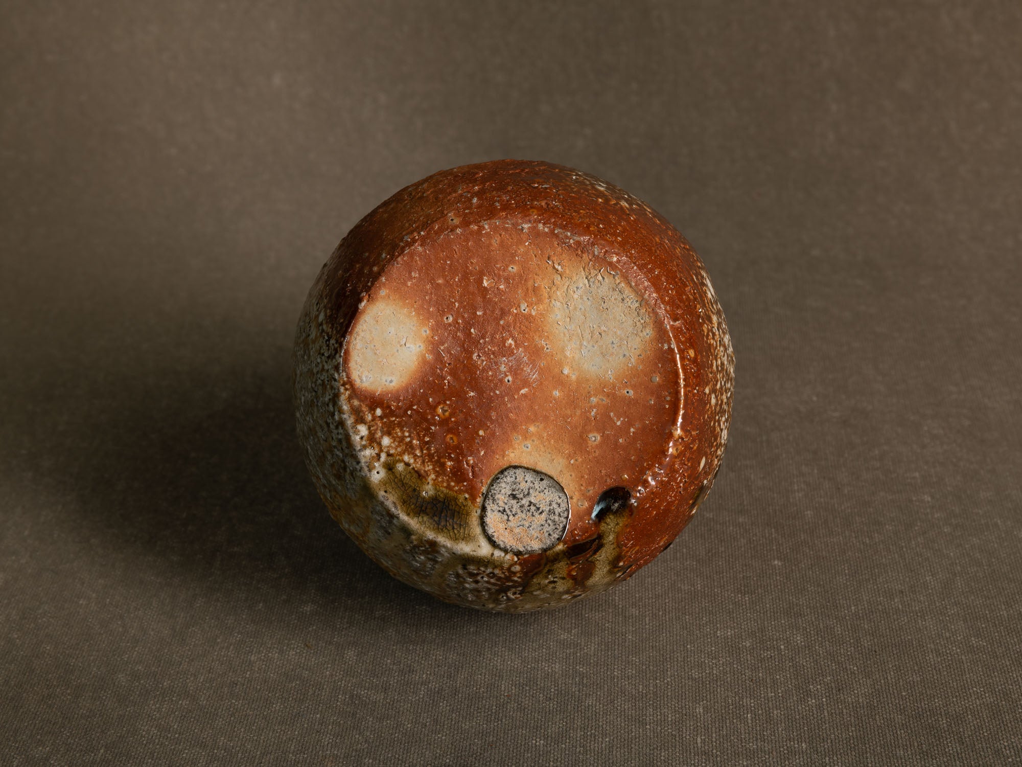 Vase tokkuri en grès de shigaraki, Japon (années 1970)..Shigaraki stoneware tokkuri vase, Japan (1970s)