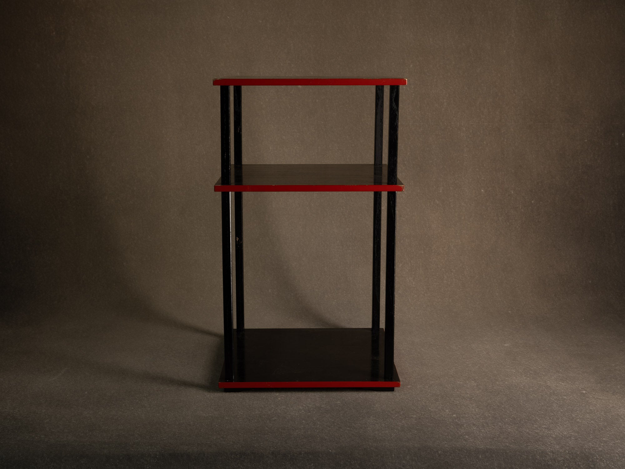 Table à thé Tana pour la cérémonie du thé / guéridon en laque, Japon (vers 1950-70)..Mingei Tana, tea ceremony table or stand / occasional table, Japan (circa 1950-70)