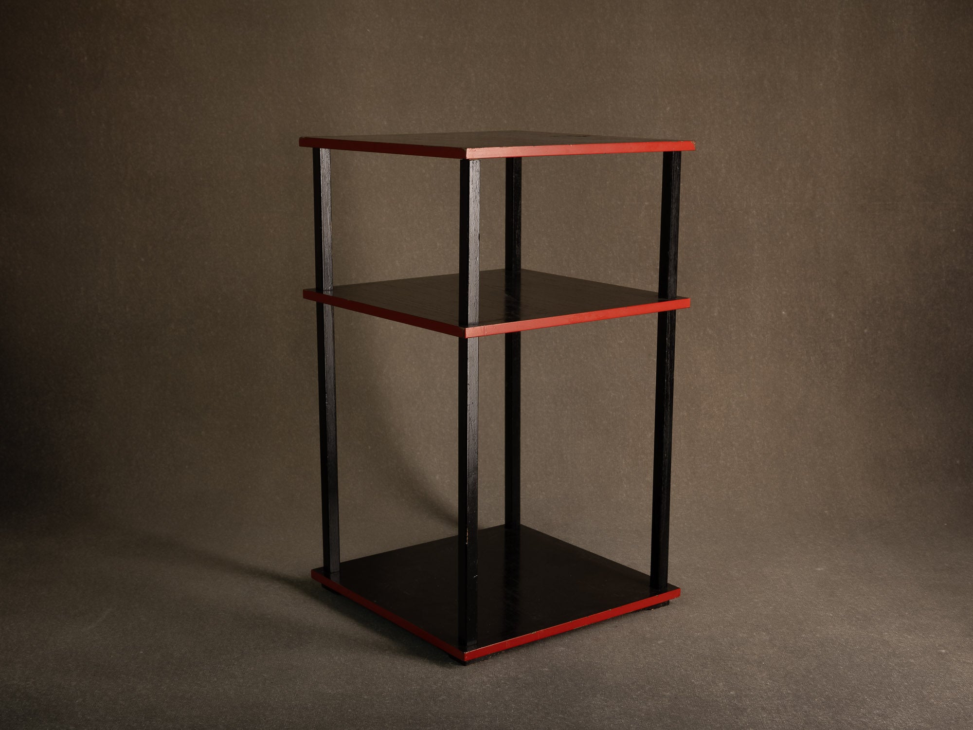 Table à thé Tana pour la cérémonie du thé / guéridon en laque, Japon (vers 1950-70)..Mingei Tana, tea ceremony table or stand / occasional table, Japan (circa 1950-70)