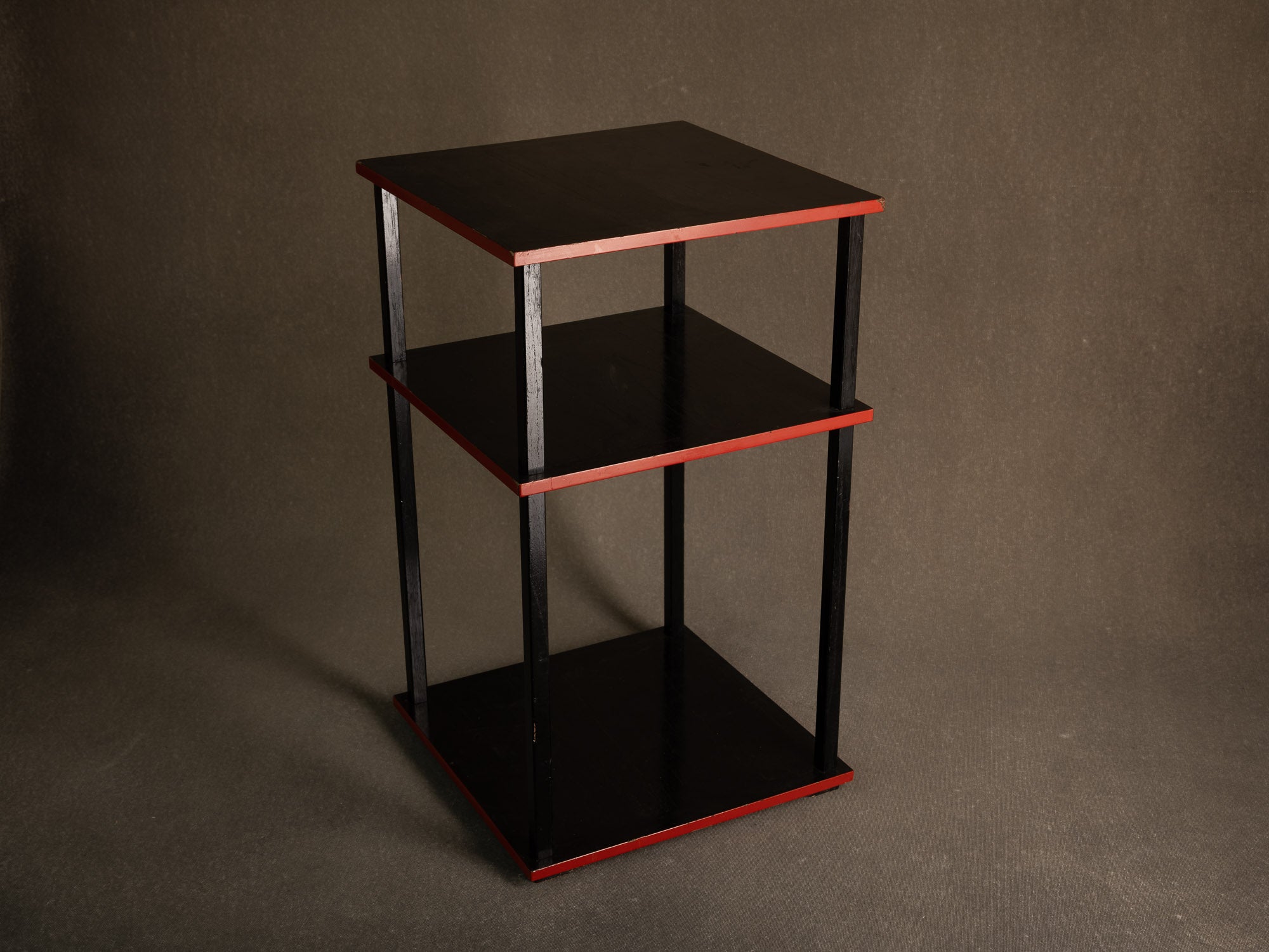 Table à thé Tana pour la cérémonie du thé / guéridon en laque, Japon (vers 1950-70)..Mingei Tana, tea ceremony table or stand / occasional table, Japan (circa 1950-70)