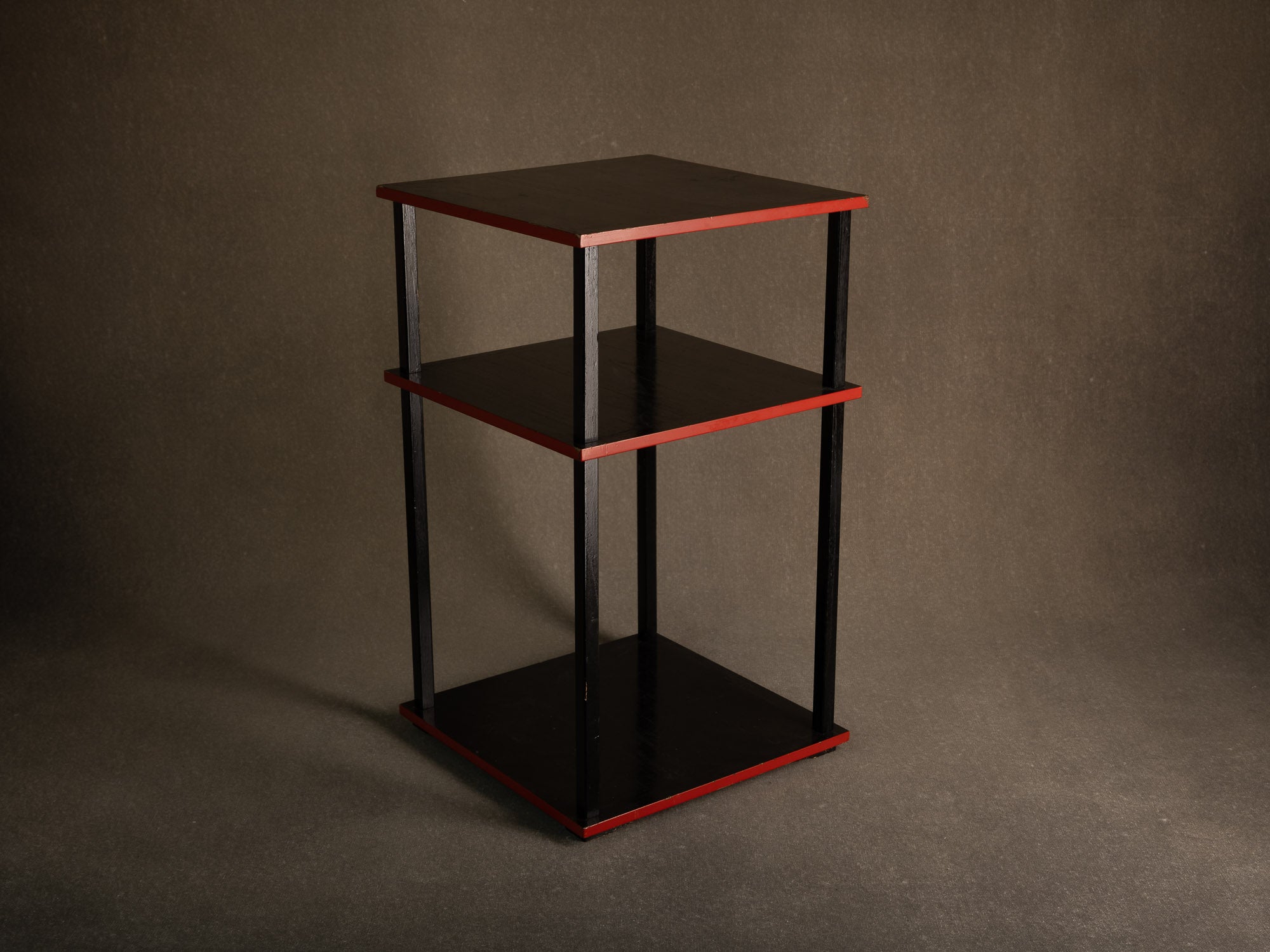 Table à thé Tana pour la cérémonie du thé / guéridon en laque, Japon (vers 1950-70)..Mingei Tana, tea ceremony table or stand / occasional table, Japan (circa 1950-70)