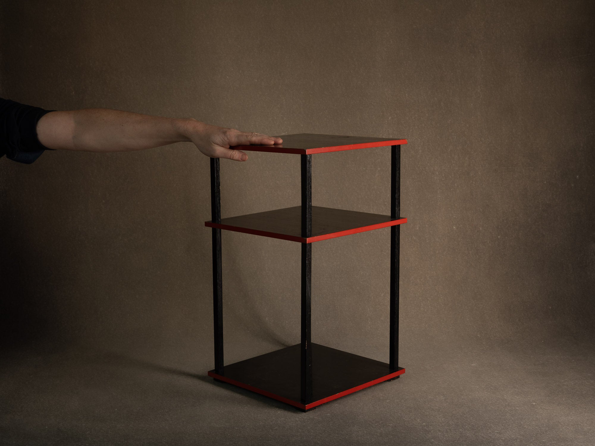 Table à thé Tana pour la cérémonie du thé / guéridon en laque, Japon (vers 1950-70)..Mingei Tana, tea ceremony table or stand / occasional table, Japan (circa 1950-70)