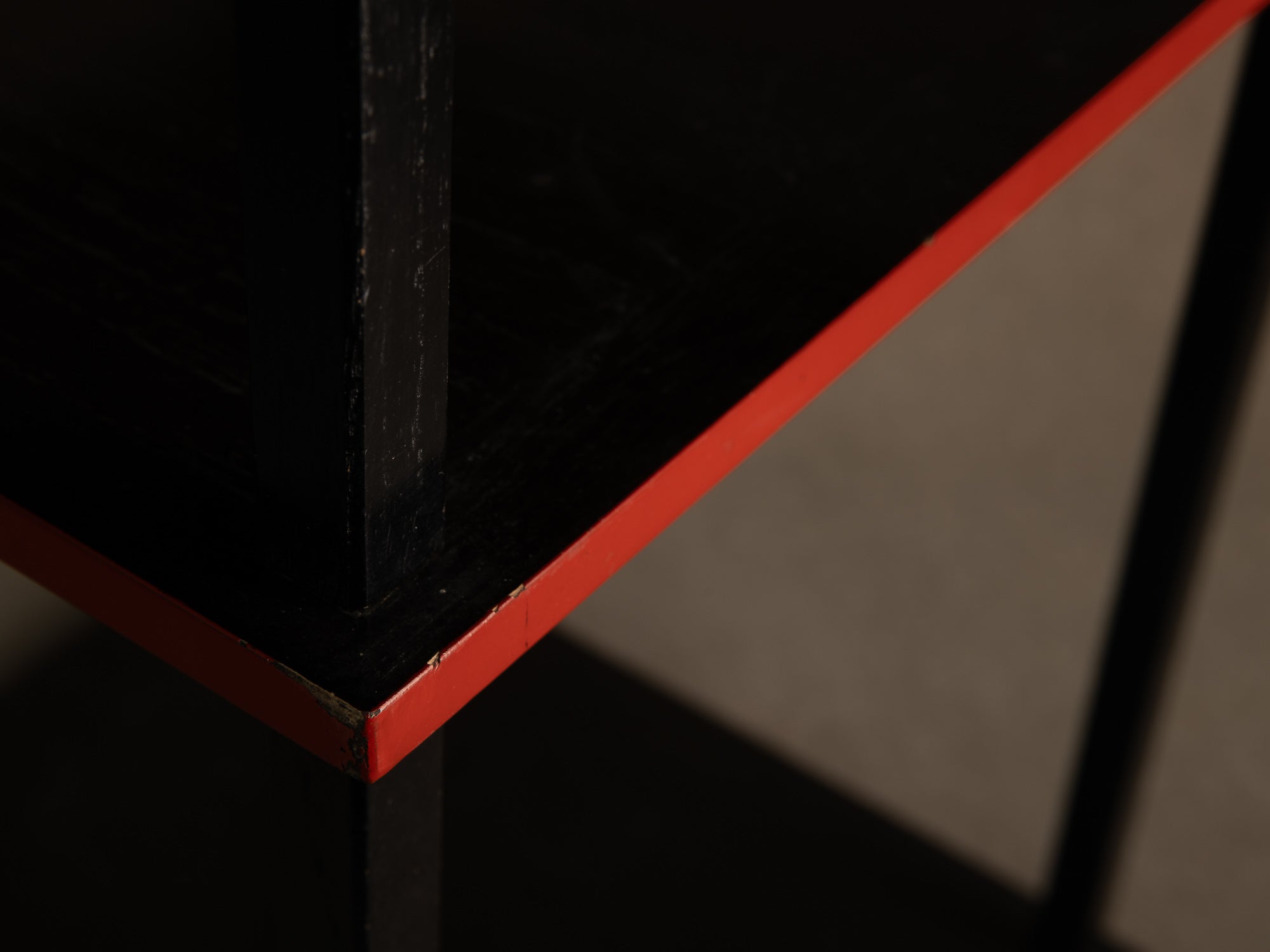 Table à thé Tana pour la cérémonie du thé / guéridon en laque, Japon (vers 1950-70)..Mingei Tana, tea ceremony table or stand / occasional table, Japan (circa 1950-70)