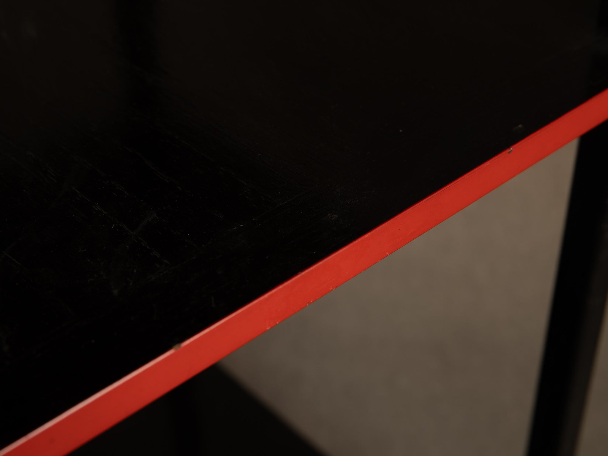 Table à thé Tana pour la cérémonie du thé / guéridon en laque, Japon (vers 1950-70)..Mingei Tana, tea ceremony table or stand / occasional table, Japan (circa 1950-70)