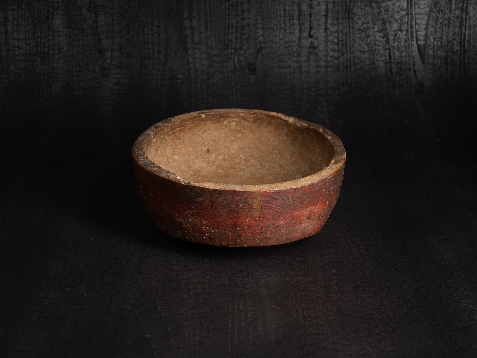 Kauss, coupe monoxyle en bois blond, Estonie (XIXe siècle)..Kauss, monoxylous bowl in bright wood, Estonia (19th century)