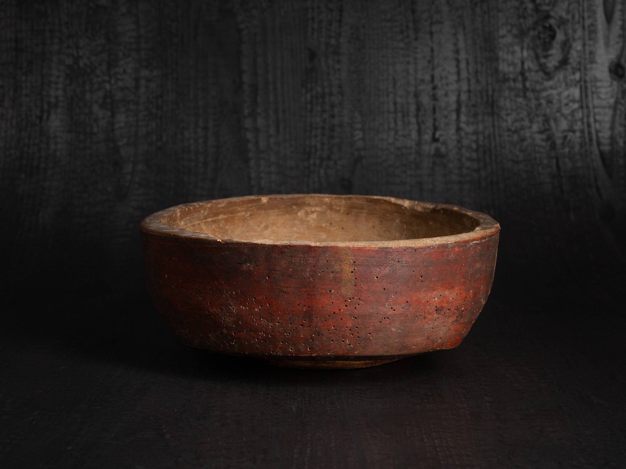 Kauss, coupe monoxyle en bois blond, Estonie (XIXe siècle)..Kauss, monoxylous bowl in bright wood, Estonia (19th century)