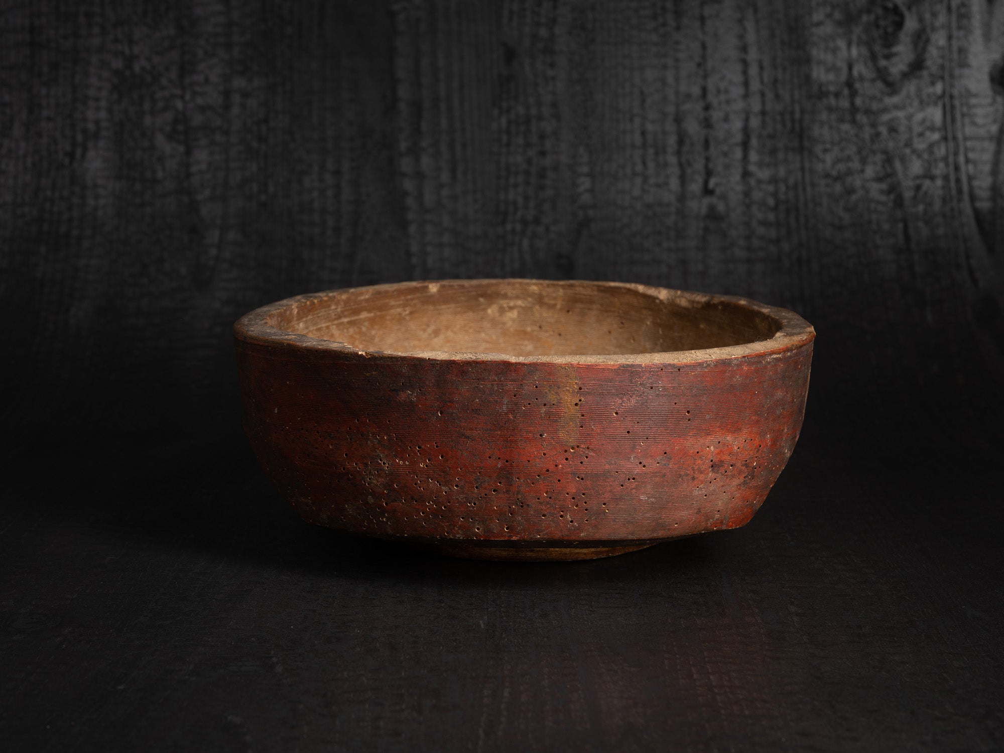 Kauss, coupe monoxyle en bois blond, Estonie (XIXe siècle)..Kauss, monoxylous bowl in bright wood, Estonia (19th century)