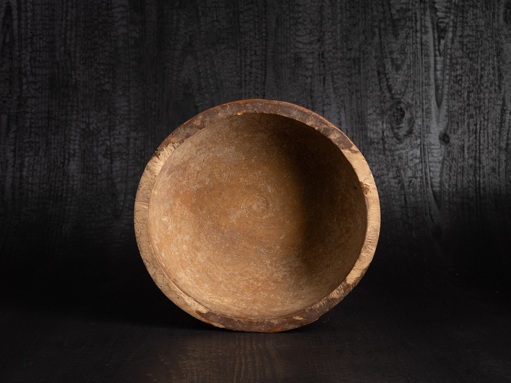 Kauss, coupe monoxyle en bois blond, Estonie (XIXe siècle)..Kauss, monoxylous bowl in bright wood, Estonia (19th century)