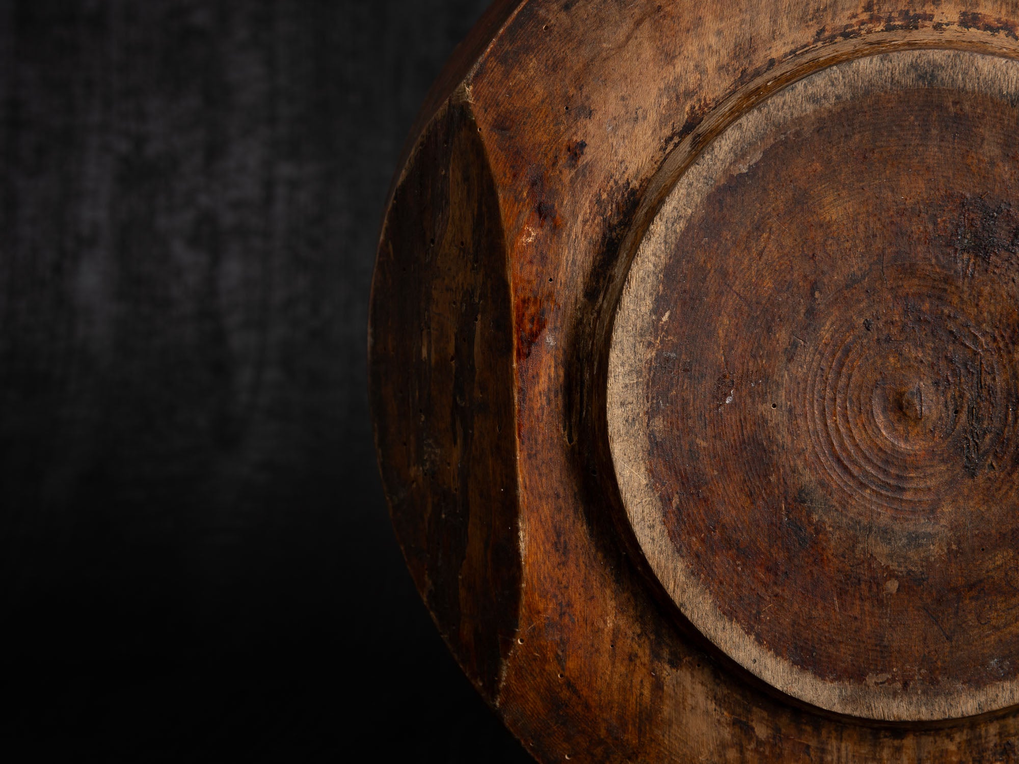 Kauss, coupe monoxyle en bois blond, Estonie (XIXe siècle)..Kauss, monoxylous bowl in bright wood, Estonia (19th century)