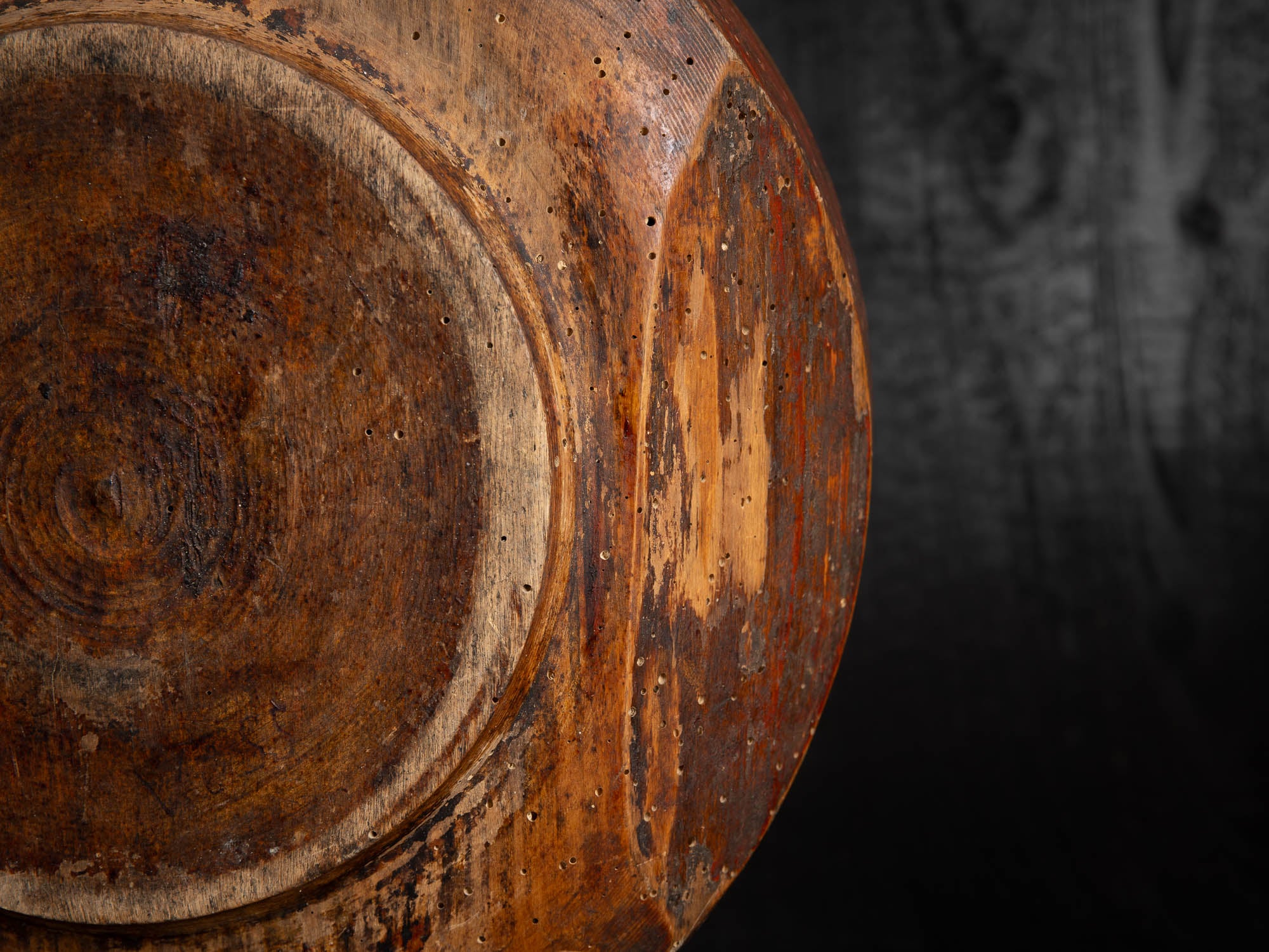 Kauss, coupe monoxyle en bois blond, Estonie (XIXe siècle)..Kauss, monoxylous bowl in bright wood, Estonia (19th century)