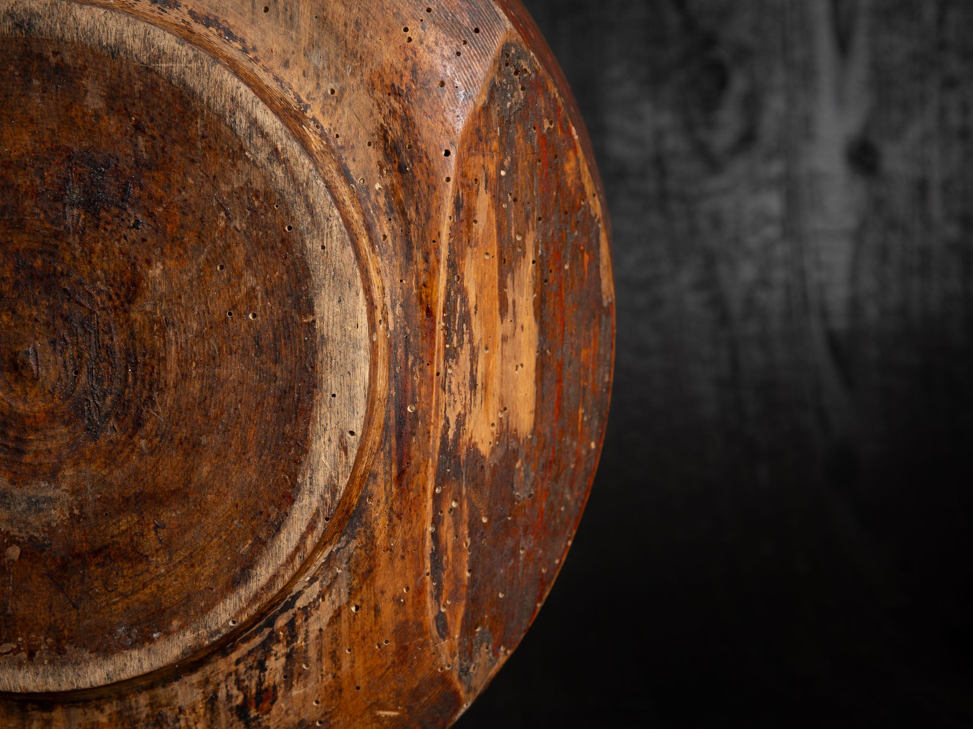 Kauss, coupe monoxyle en bois blond, Estonie (XIXe siècle)..Kauss, monoxylous bowl in bright wood, Estonia (19th century)