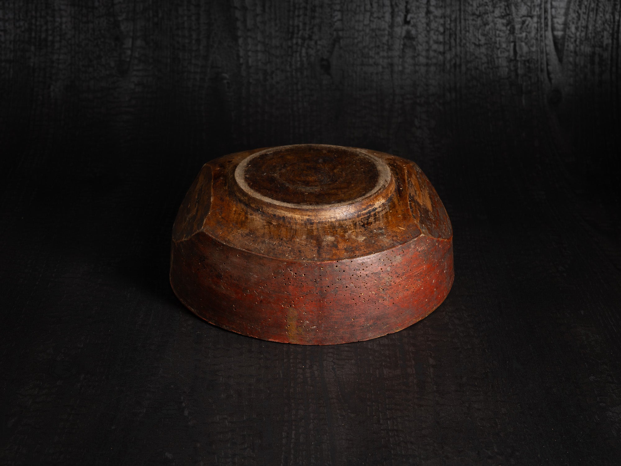 Kauss, coupe monoxyle en bois blond, Estonie (XIXe siècle)..Kauss, monoxylous bowl in bright wood, Estonia (19th century)