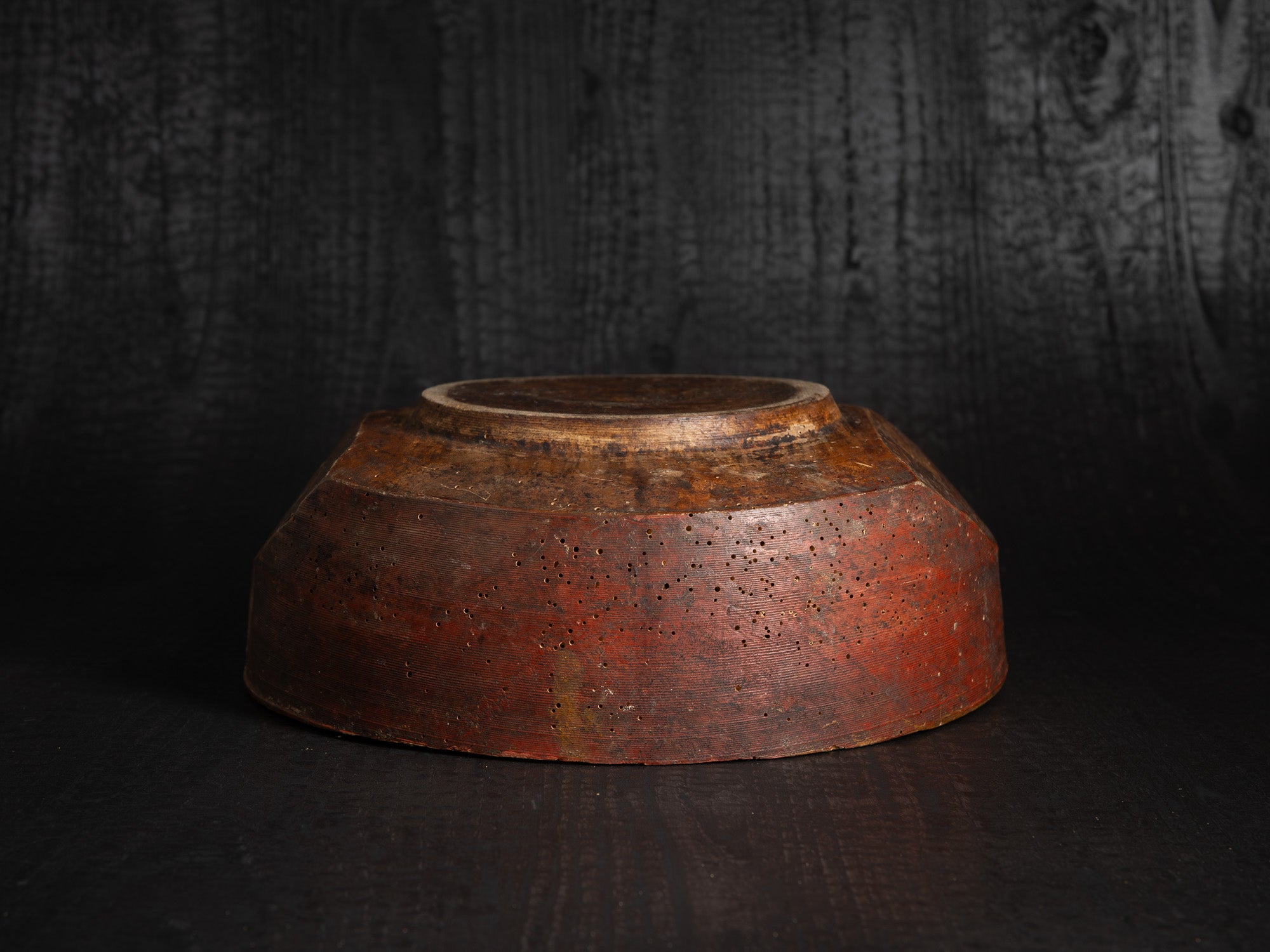 Kauss, coupe monoxyle en bois blond, Estonie (XIXe siècle)..Kauss, monoxylous bowl in bright wood, Estonia (19th century)