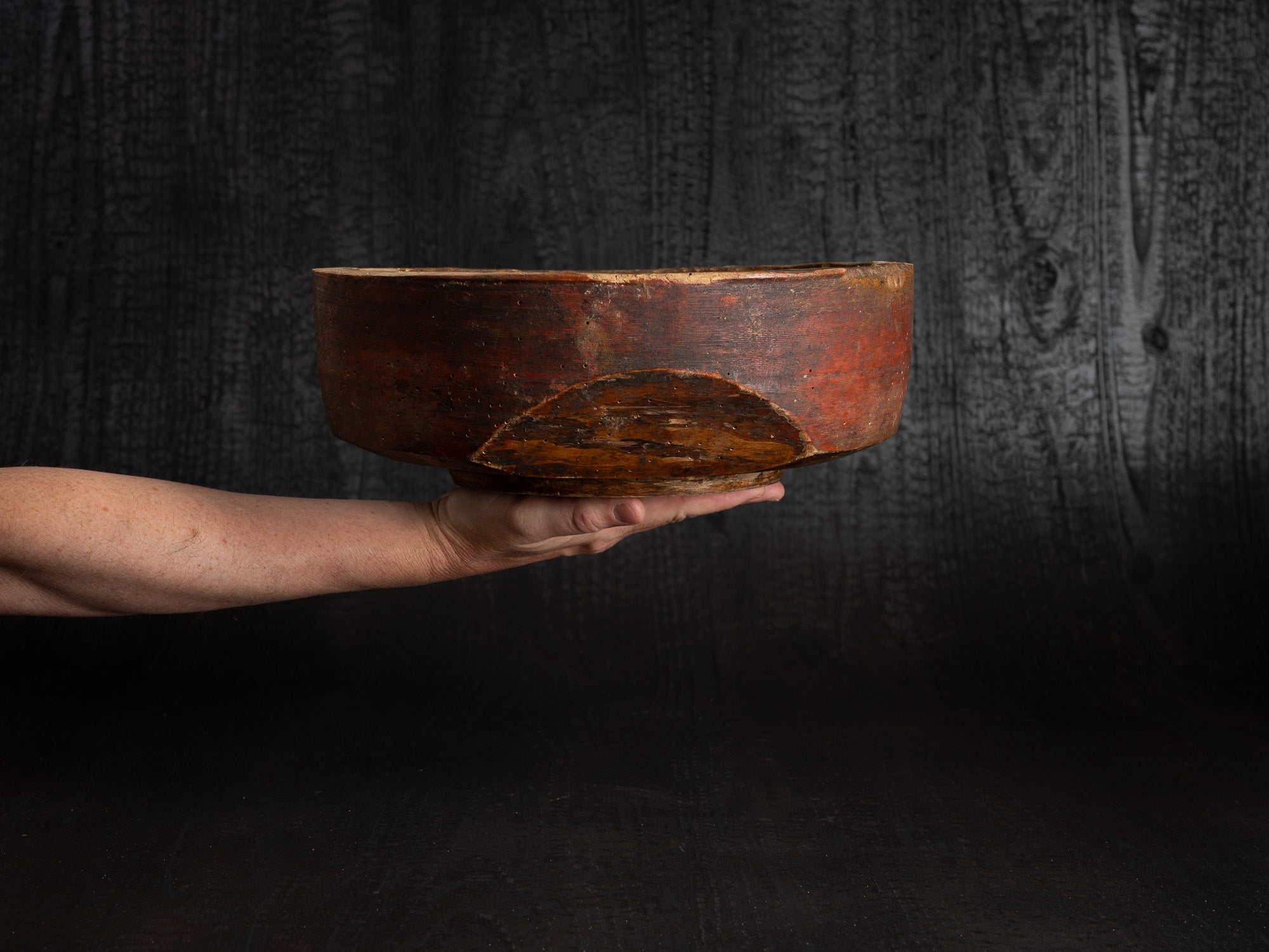 Kauss, coupe monoxyle en bois blond, Estonie (XIXe siècle)..Kauss, monoxylous bowl in bright wood, Estonia (19th century)