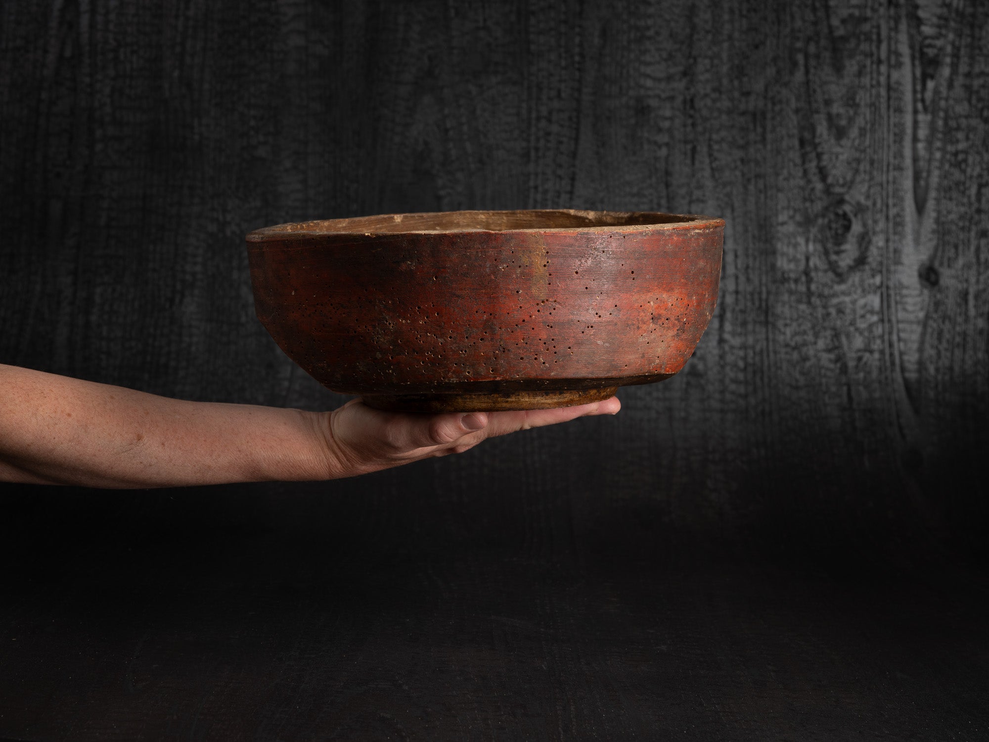 Kauss, coupe monoxyle en bois blond, Estonie (XIXe siècle)..Kauss, monoxylous bowl in bright wood, Estonia (19th century)