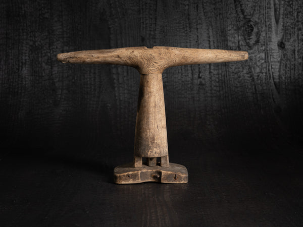 Oherdi, sculpturale vrille, Estonie (fin du XVIIIe / début du XIXe siècle)..Oherdi, sculptural rural tool, Estonia (late 18th / early 19th century)