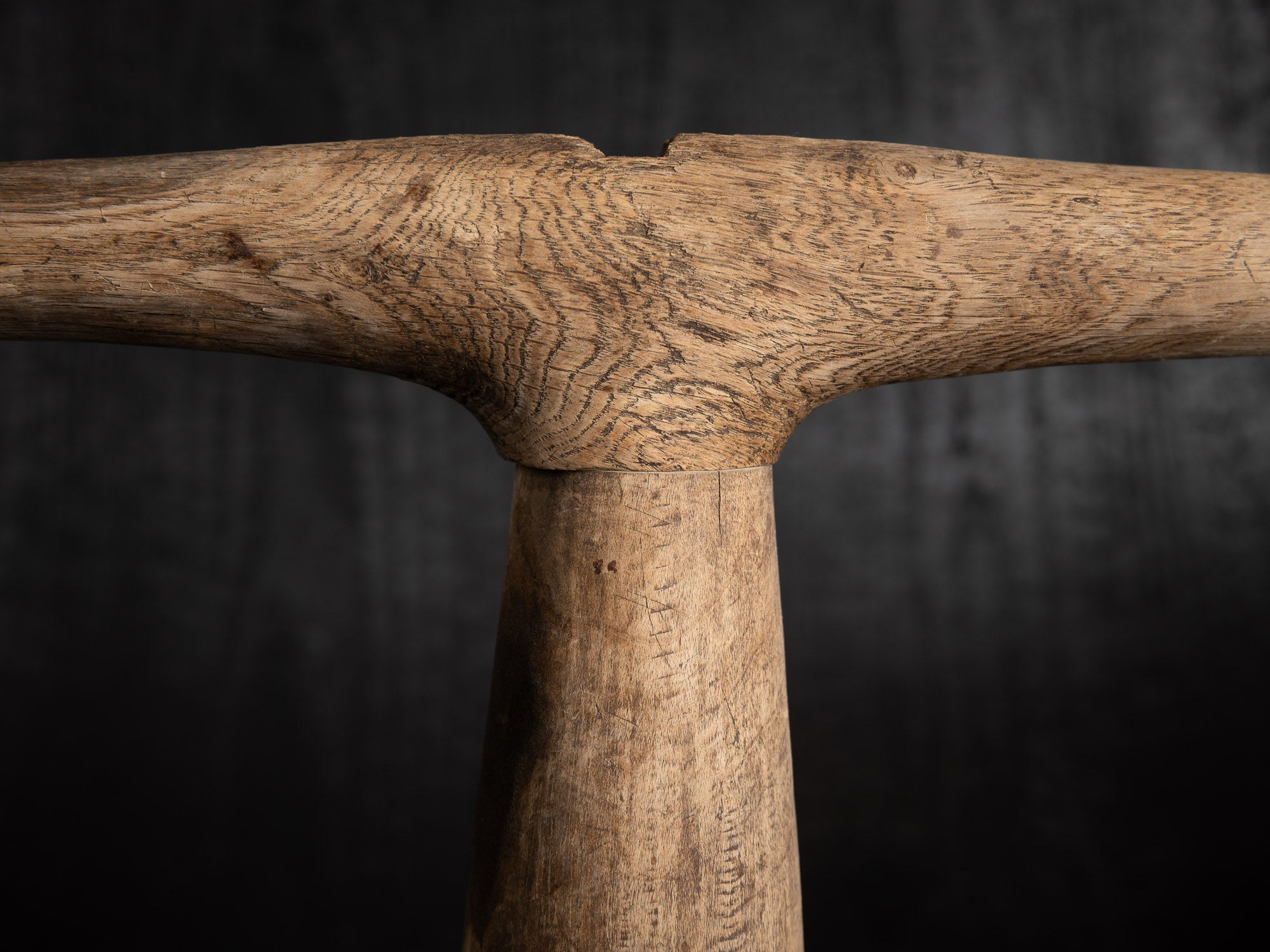 Oherdi, sculpturale vrille, Estonie (fin du XVIIIe / début du XIXe siècle)..Oherdi, sculptural rural tool, Estonia (late 18th / early 19th century)