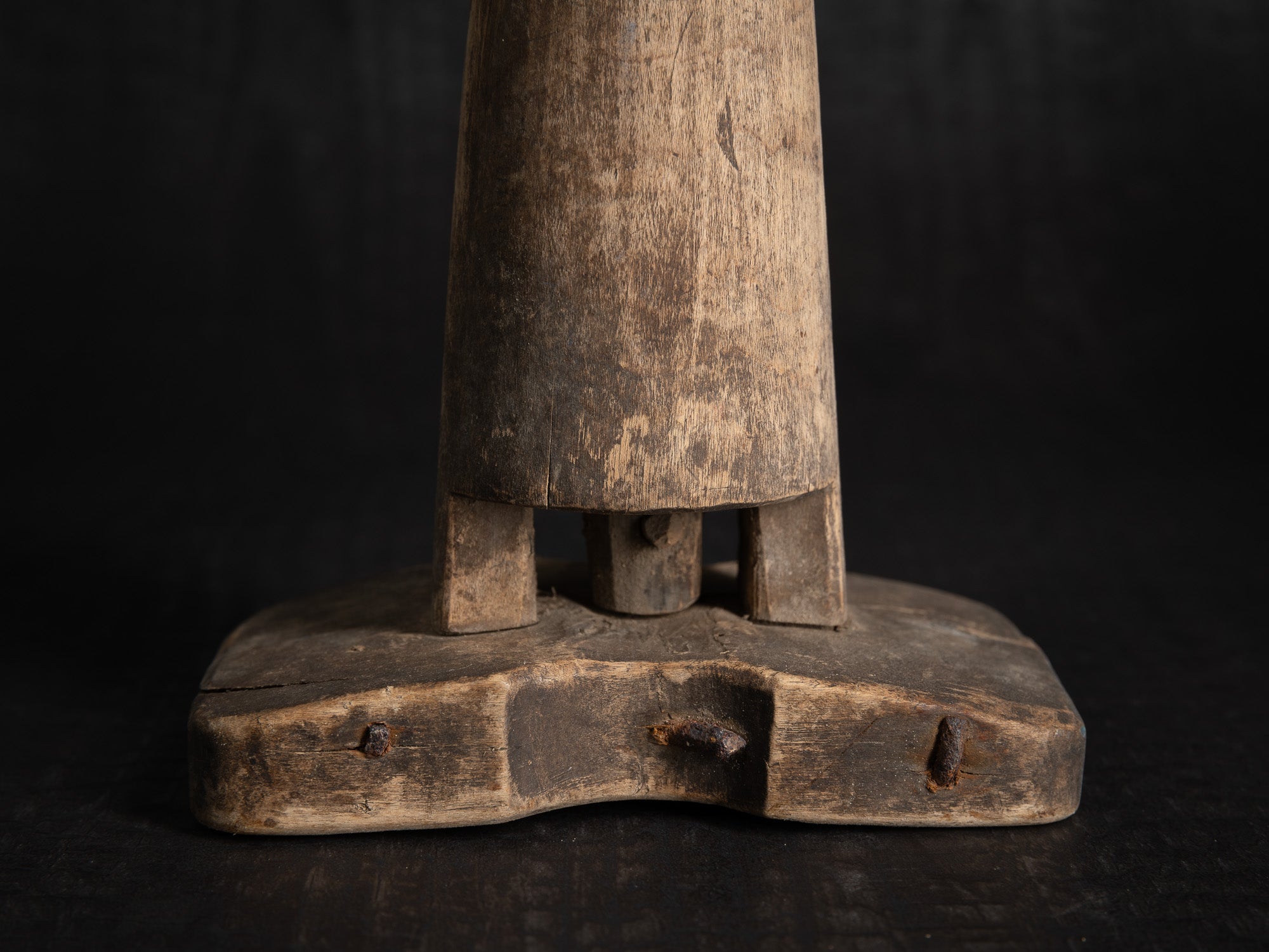 Oherdi, sculpturale vrille, Estonie (fin du XVIIIe / début du XIXe siècle)..Oherdi, sculptural rural tool, Estonia (late 18th / early 19th century)