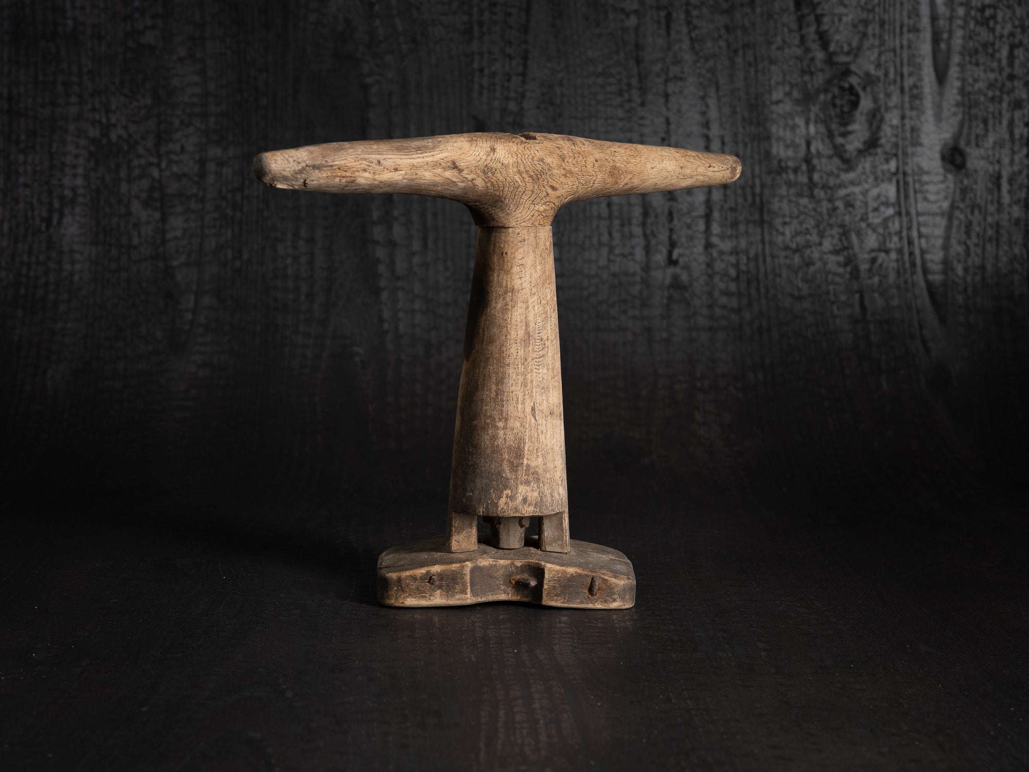 Oherdi, sculpturale vrille, Estonie (fin du XVIIIe / début du XIXe siècle)..Oherdi, sculptural rural tool, Estonia (late 18th / early 19th century)