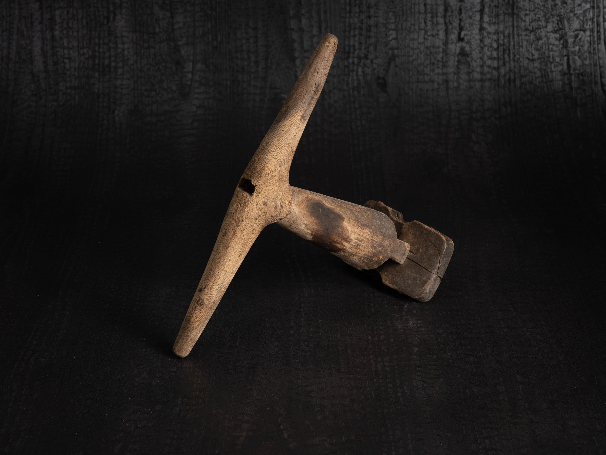 Oherdi, sculpturale vrille, Estonie (fin du XVIIIe / début du XIXe siècle)..Oherdi, sculptural rural tool, Estonia (late 18th / early 19th century)