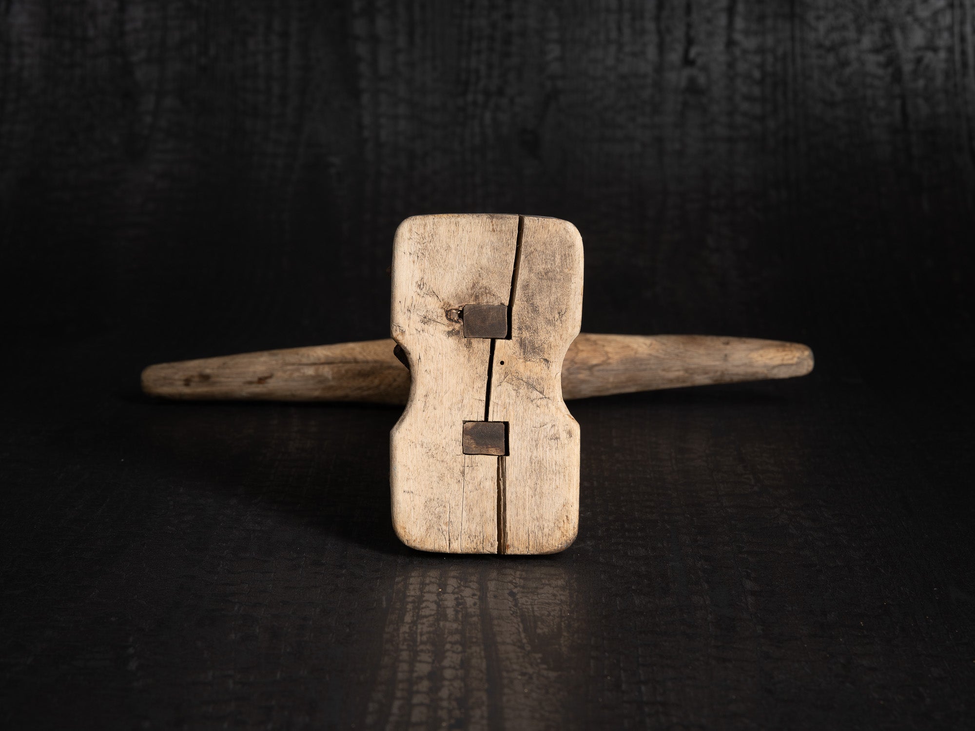 Oherdi, sculpturale vrille, Estonie (fin du XVIIIe / début du XIXe siècle)..Oherdi, sculptural rural tool, Estonia (late 18th / early 19th century)