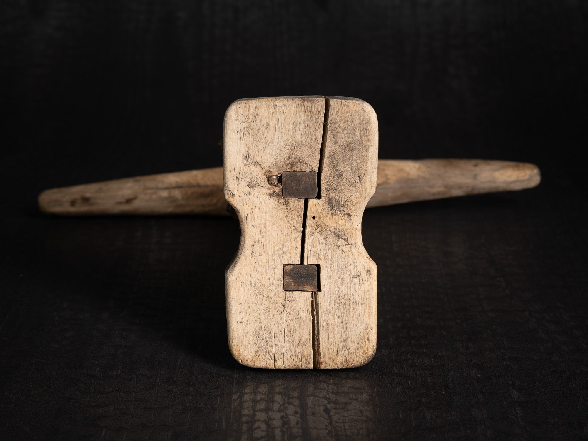 Oherdi, sculpturale vrille, Estonie (fin du XVIIIe / début du XIXe siècle)..Oherdi, sculptural rural tool, Estonia (late 18th / early 19th century)