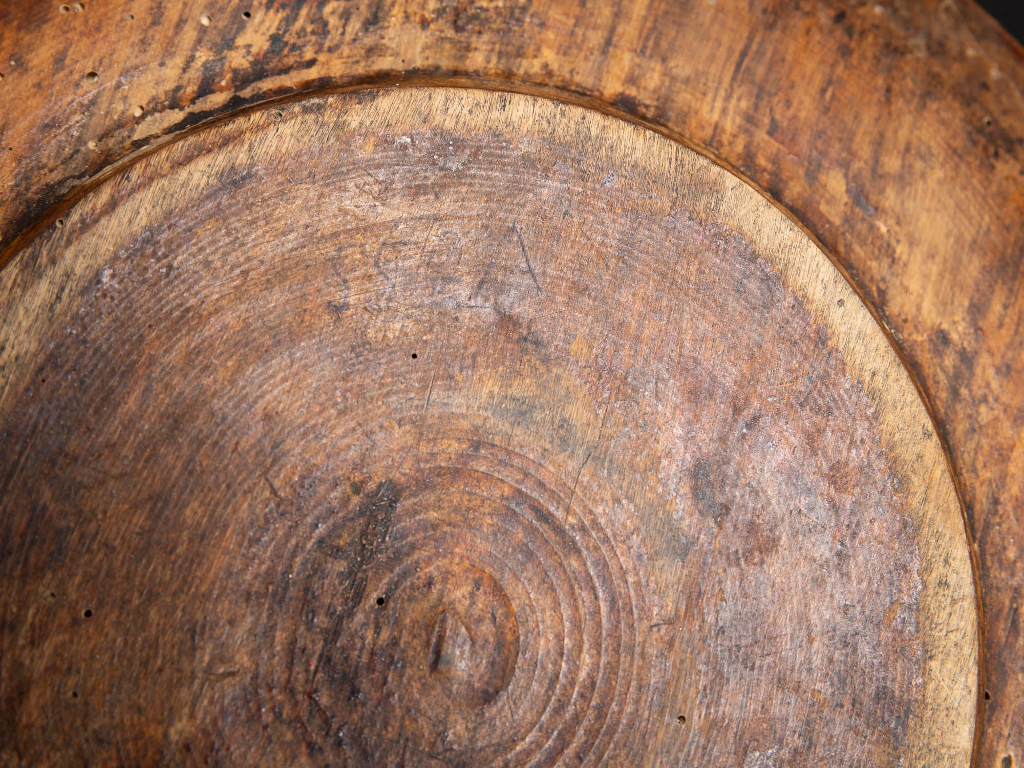 Kauss, coupe monoxyle en bois blond, Estonie (XIXe siècle)..Kauss, monoxylous bowl in bright wood, Estonia (19th century)