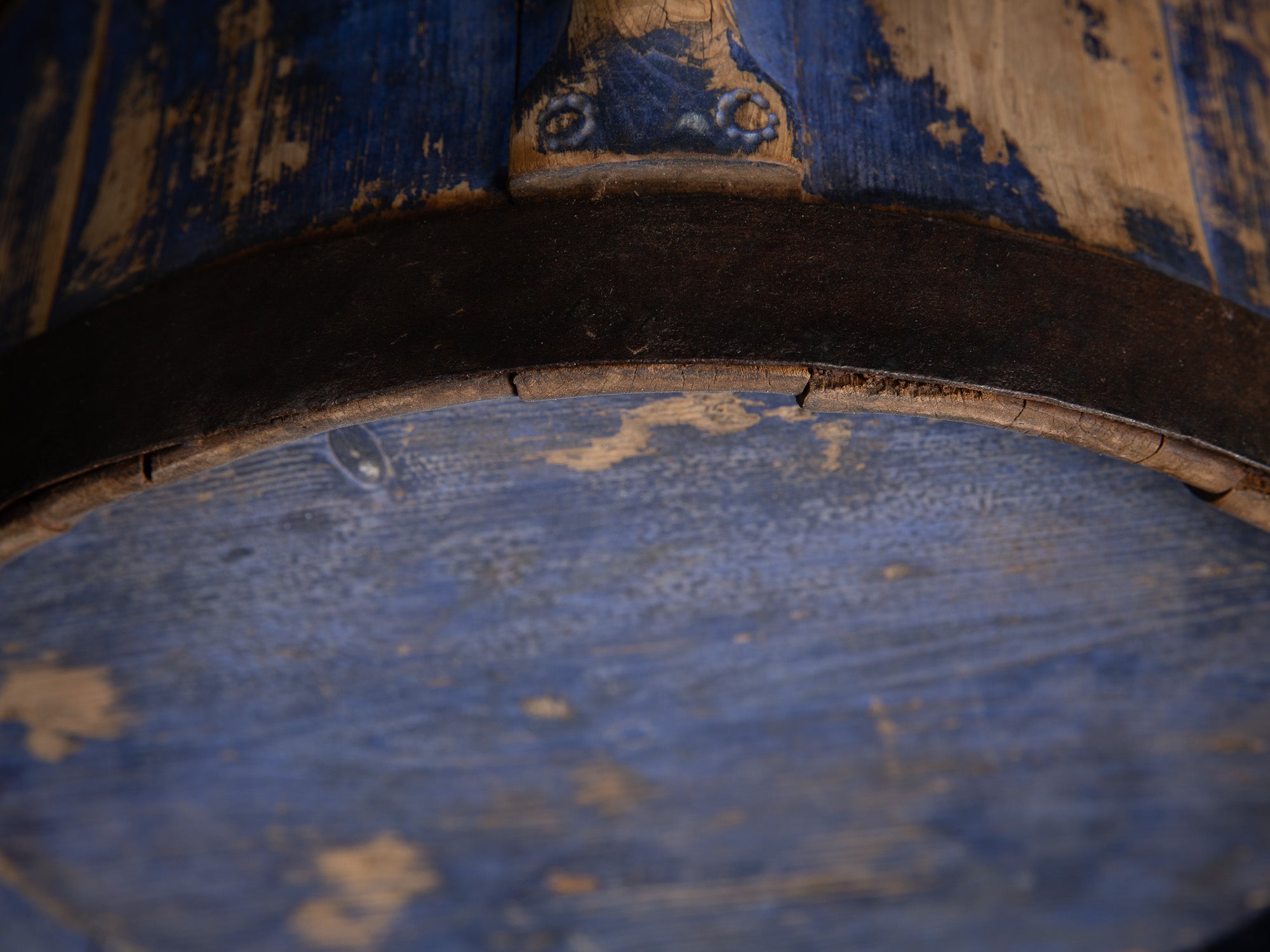 Lähker, remarquable gourde tonnelet en bois, Estonie (XIXe siècle)..Lähker, remarkable wooden barrel-shaped gourd, Estonia (19th century)