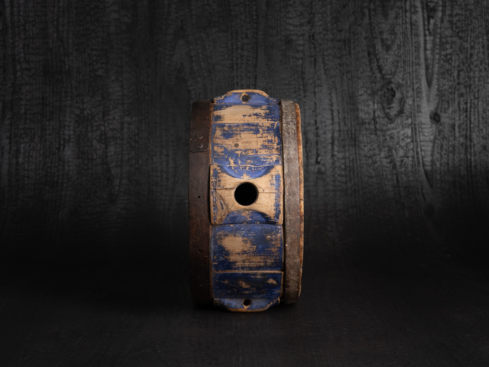 Lähker, remarquable gourde tonnelet en bois, Estonie (XIXe siècle)..Lähker, remarkable wooden barrel-shaped gourd, Estonia (19th century)