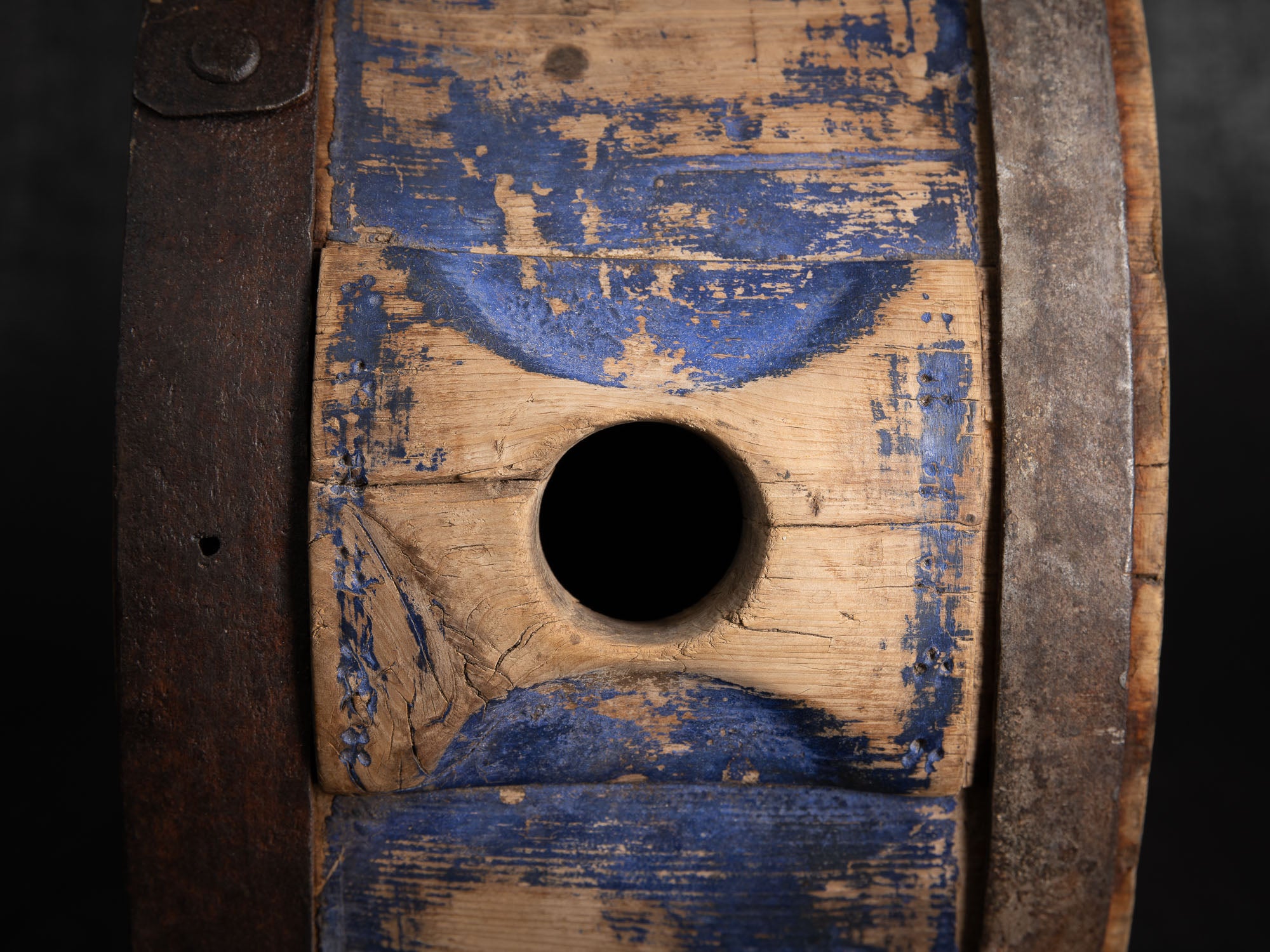 Lähker, remarquable gourde tonnelet en bois, Estonie (XIXe siècle)..Lähker, remarkable wooden barrel-shaped gourd, Estonia (19th century)