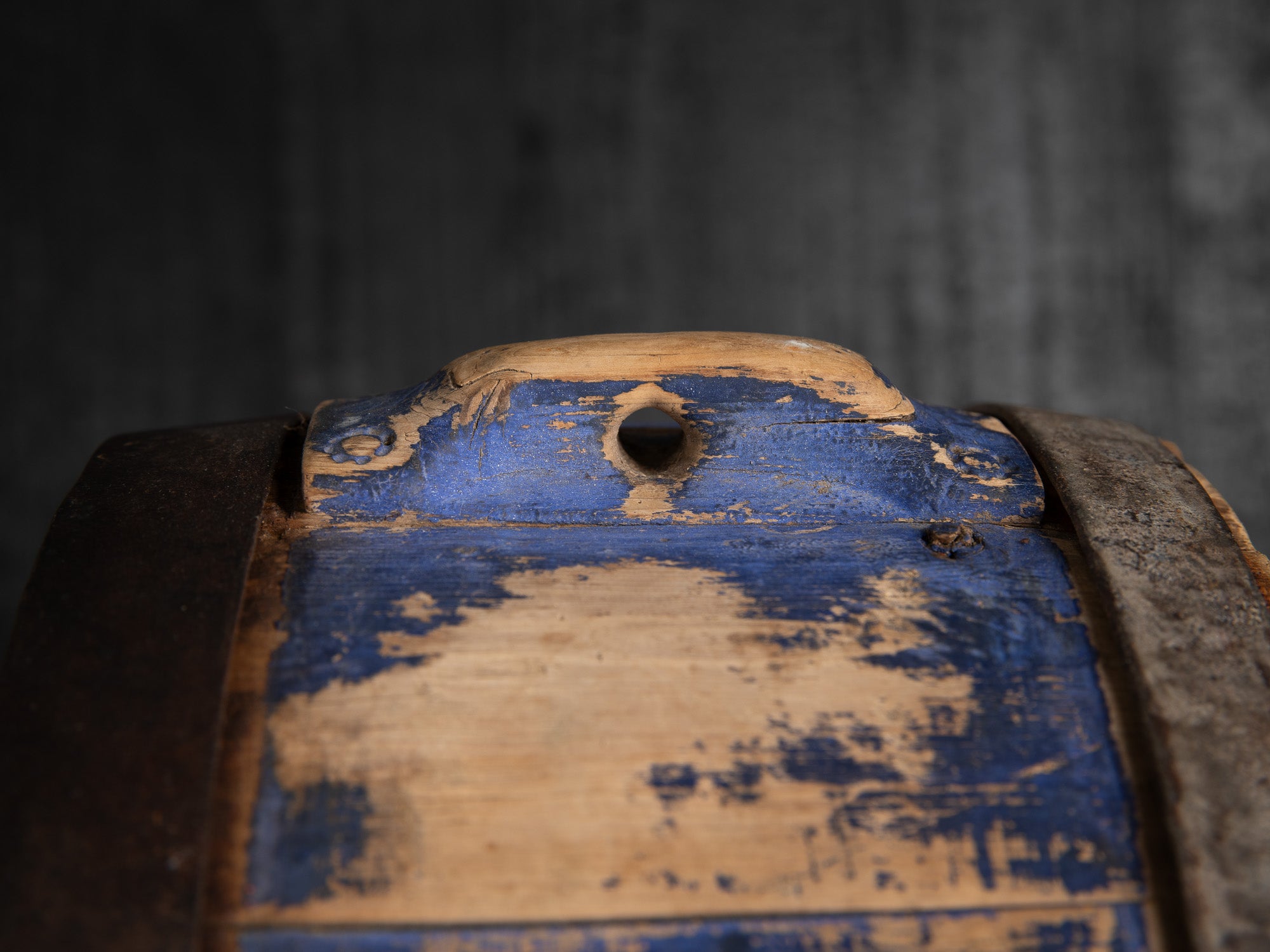 Lähker, remarquable gourde tonnelet en bois, Estonie (XIXe siècle)..Lähker, remarkable wooden barrel-shaped gourd, Estonia (19th century)