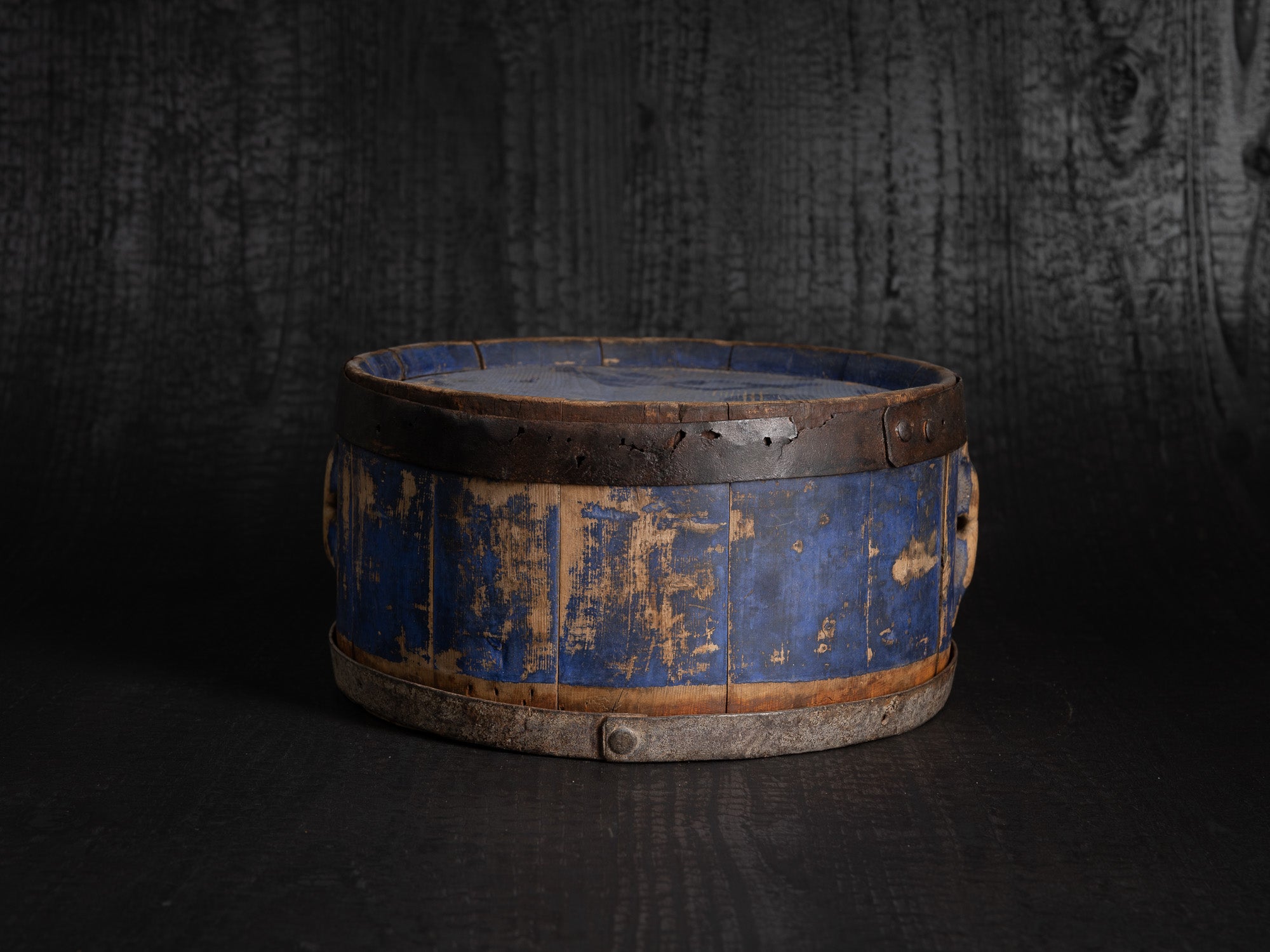 Lähker, remarquable gourde tonnelet en bois, Estonie (XIXe siècle)..Lähker, remarkable wooden barrel-shaped gourd, Estonia (19th century)