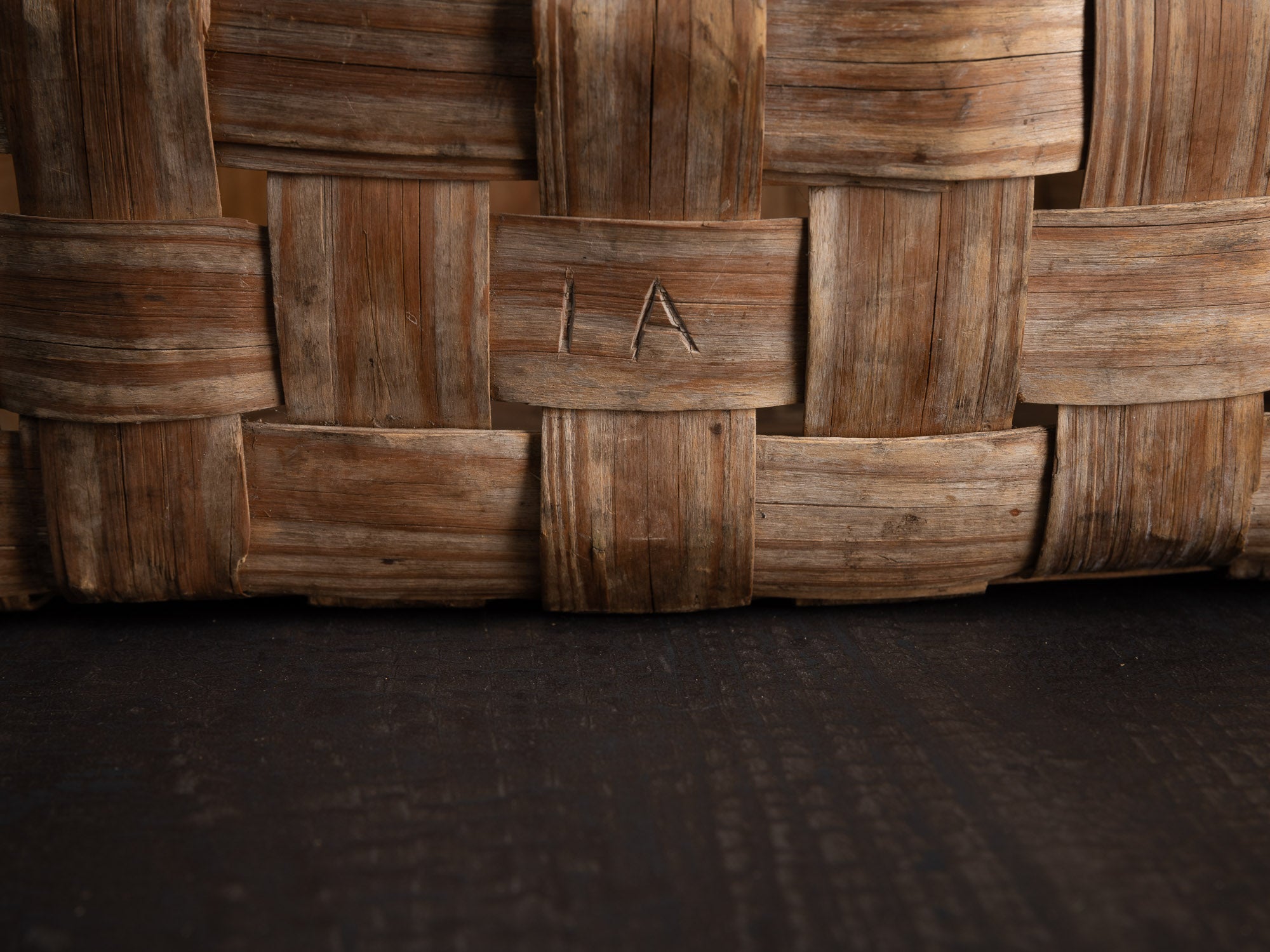 Laastukorv, remarquable panier en lattes de bouleau, Estonie (XVIIIe/XIXe siècle)..Laastukorv, remarkable basket made of birch slats, Estonia (18th/19th century)