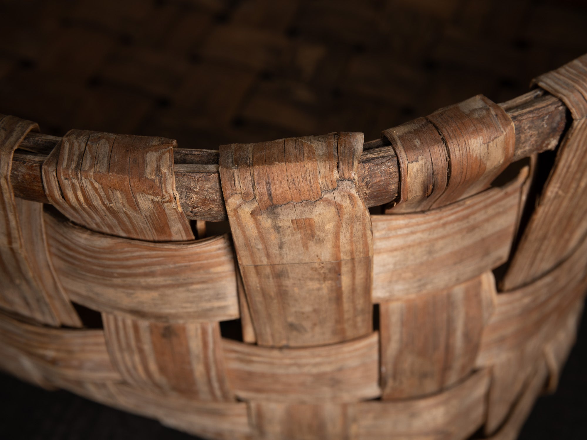 Laastukorv, remarquable panier en lattes de bouleau, Estonie (XVIIIe/XIXe siècle)..Laastukorv, remarkable basket made of birch slats, Estonia (18th/19th century)