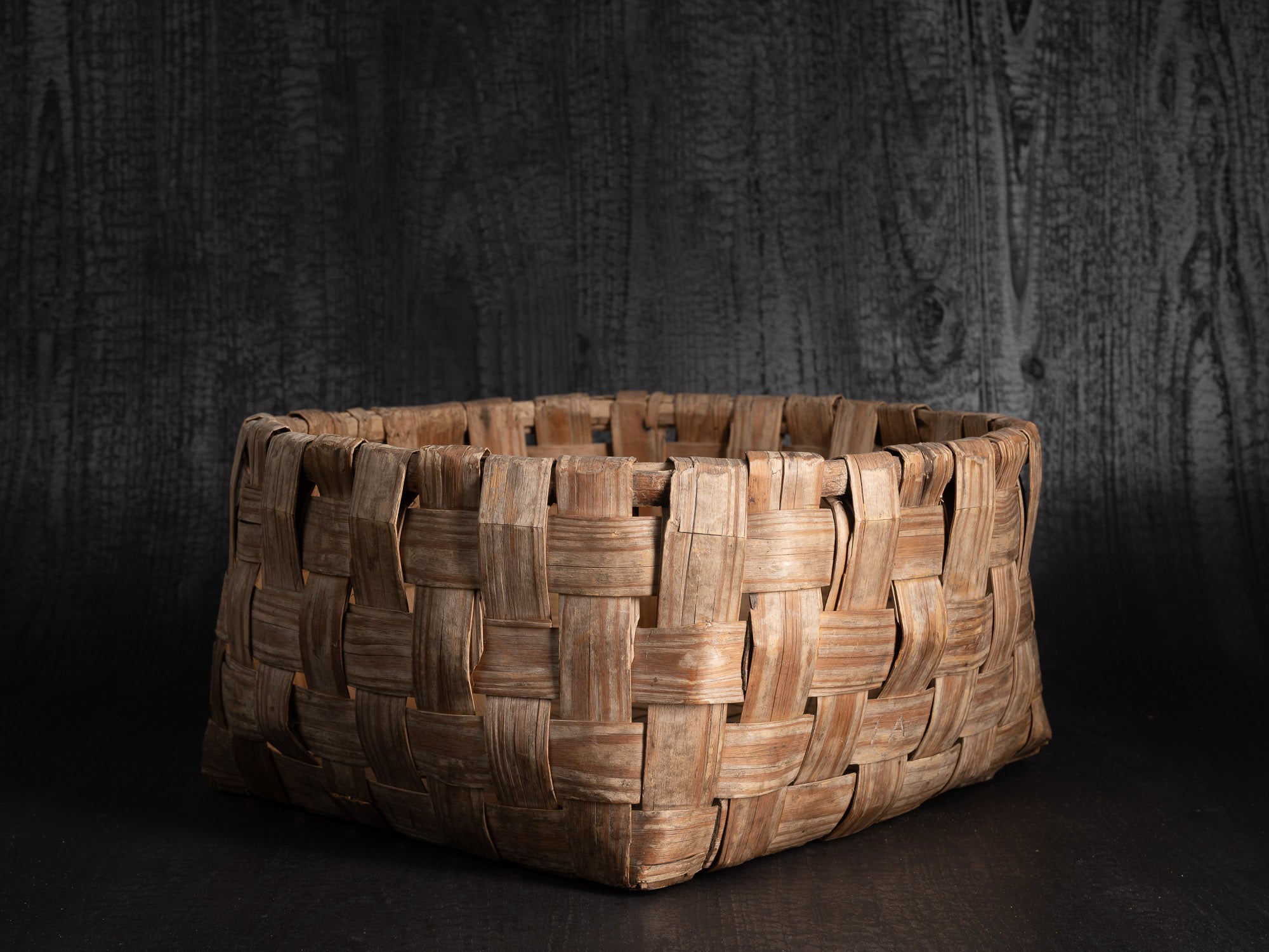 Laastukorv, remarquable panier en lattes de bouleau, Estonie (XVIIIe/XIXe siècle)..Laastukorv, remarkable basket made of birch slats, Estonia (18th/19th century)