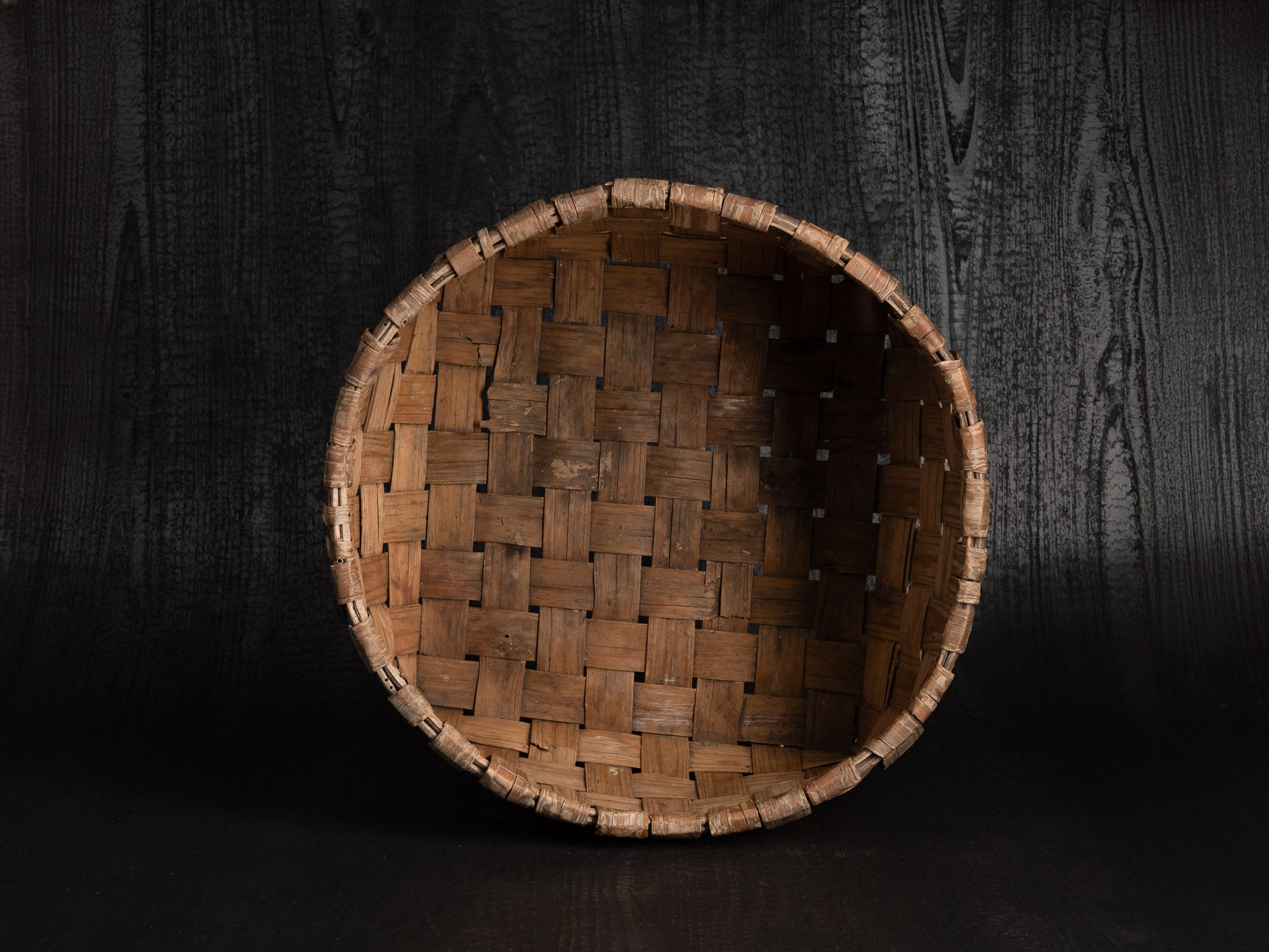 Laastukorv, remarquable panier en lattes de bouleau, Estonie (XVIIIe/XIXe siècle)..Laastukorv, remarkable basket made of birch slats, Estonia (18th/19th century)