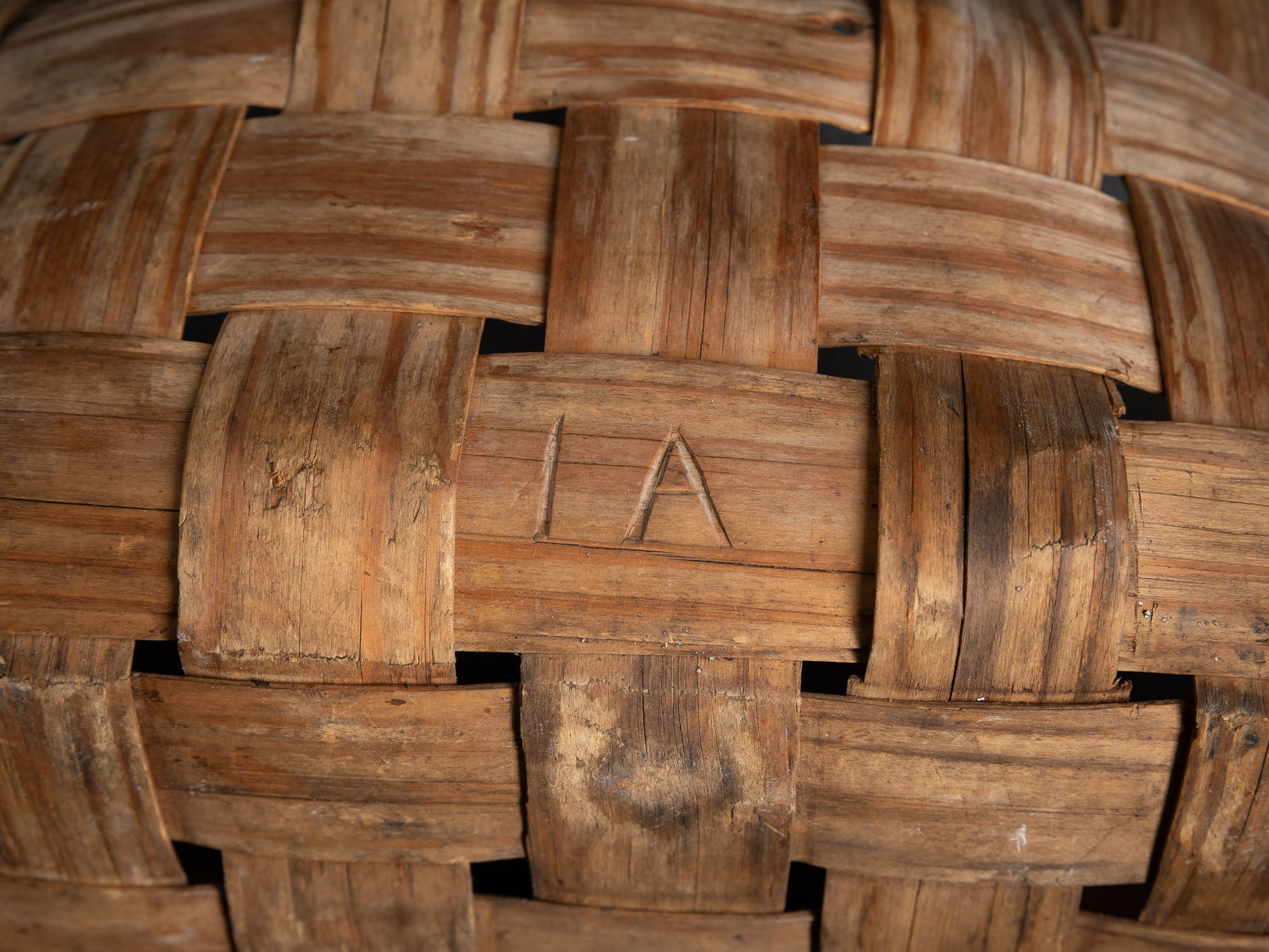 Laastukorv, remarquable panier en lattes de bouleau, Estonie (XVIIIe/XIXe siècle)..Laastukorv, remarkable basket made of birch slats, Estonia (18th/19th century)