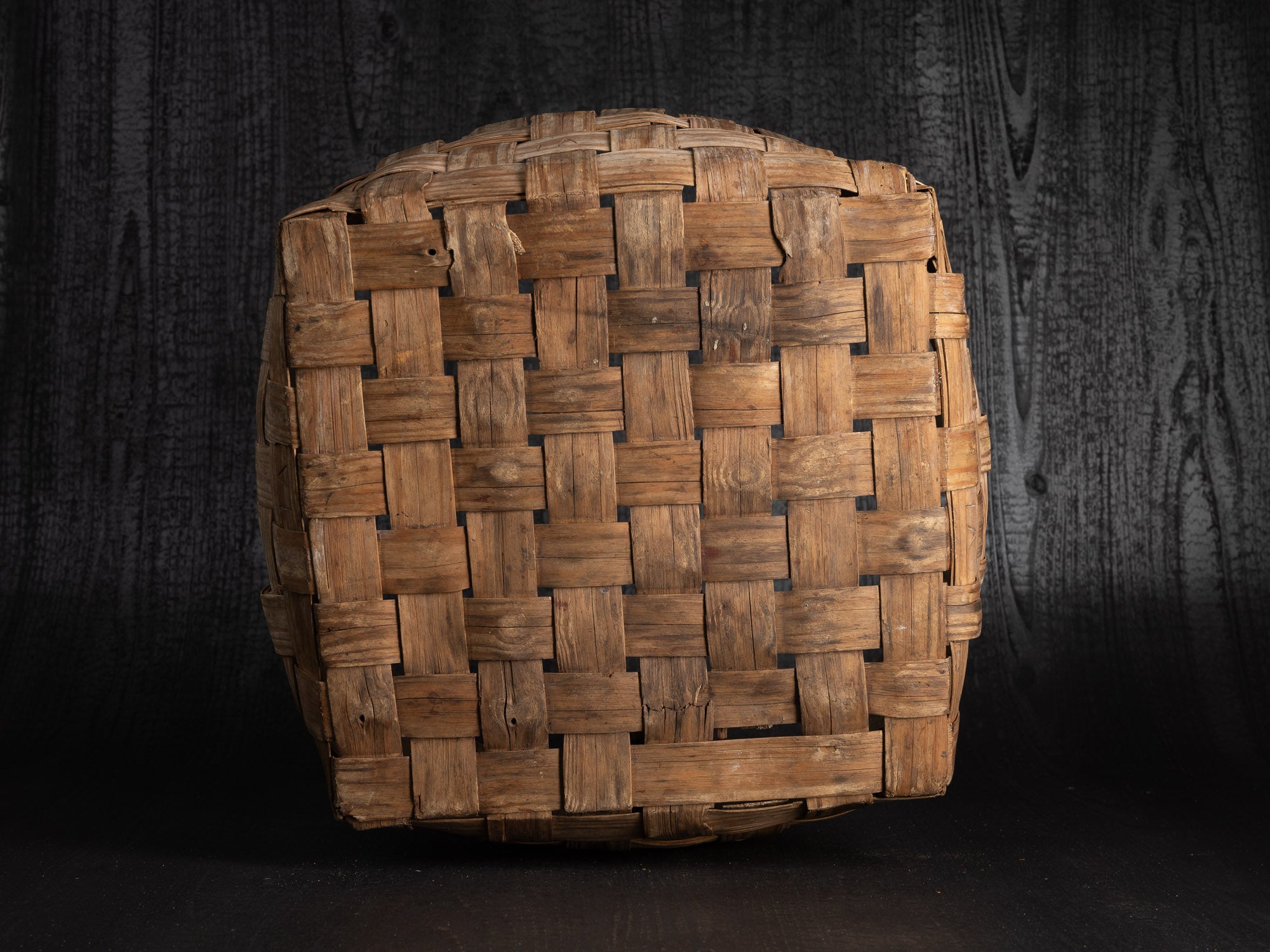 Laastukorv, remarquable panier en lattes de bouleau, Estonie (XVIIIe/XIXe siècle)..Laastukorv, remarkable basket made of birch slats, Estonia (18th/19th century)
