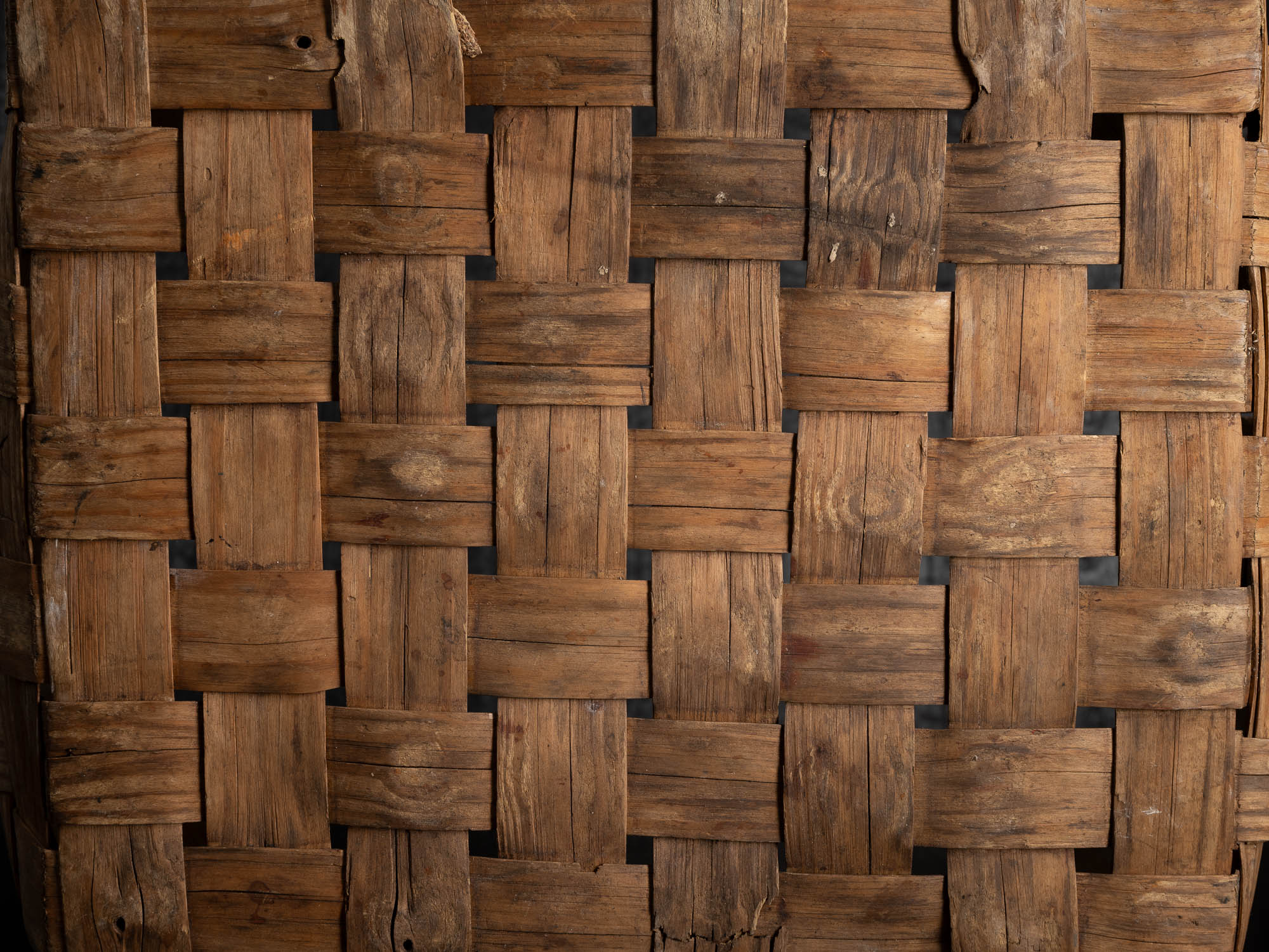 Laastukorv, remarquable panier en lattes de bouleau, Estonie (XVIIIe/XIXe siècle)..Laastukorv, remarkable basket made of birch slats, Estonia (18th/19th century)