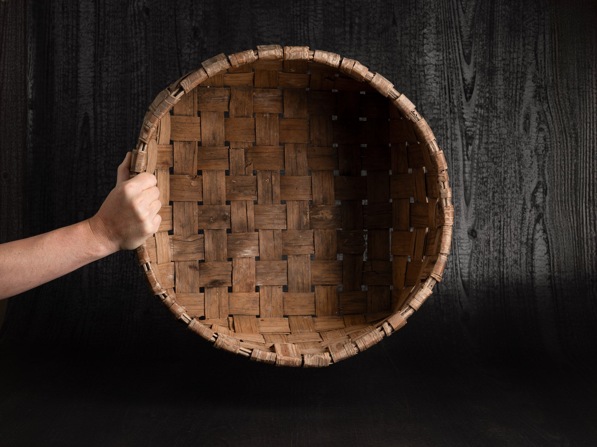 Laastukorv, remarquable panier en lattes de bouleau, Estonie (XVIIIe/XIXe siècle)..Laastukorv, remarkable basket made of birch slats, Estonia (18th/19th century)