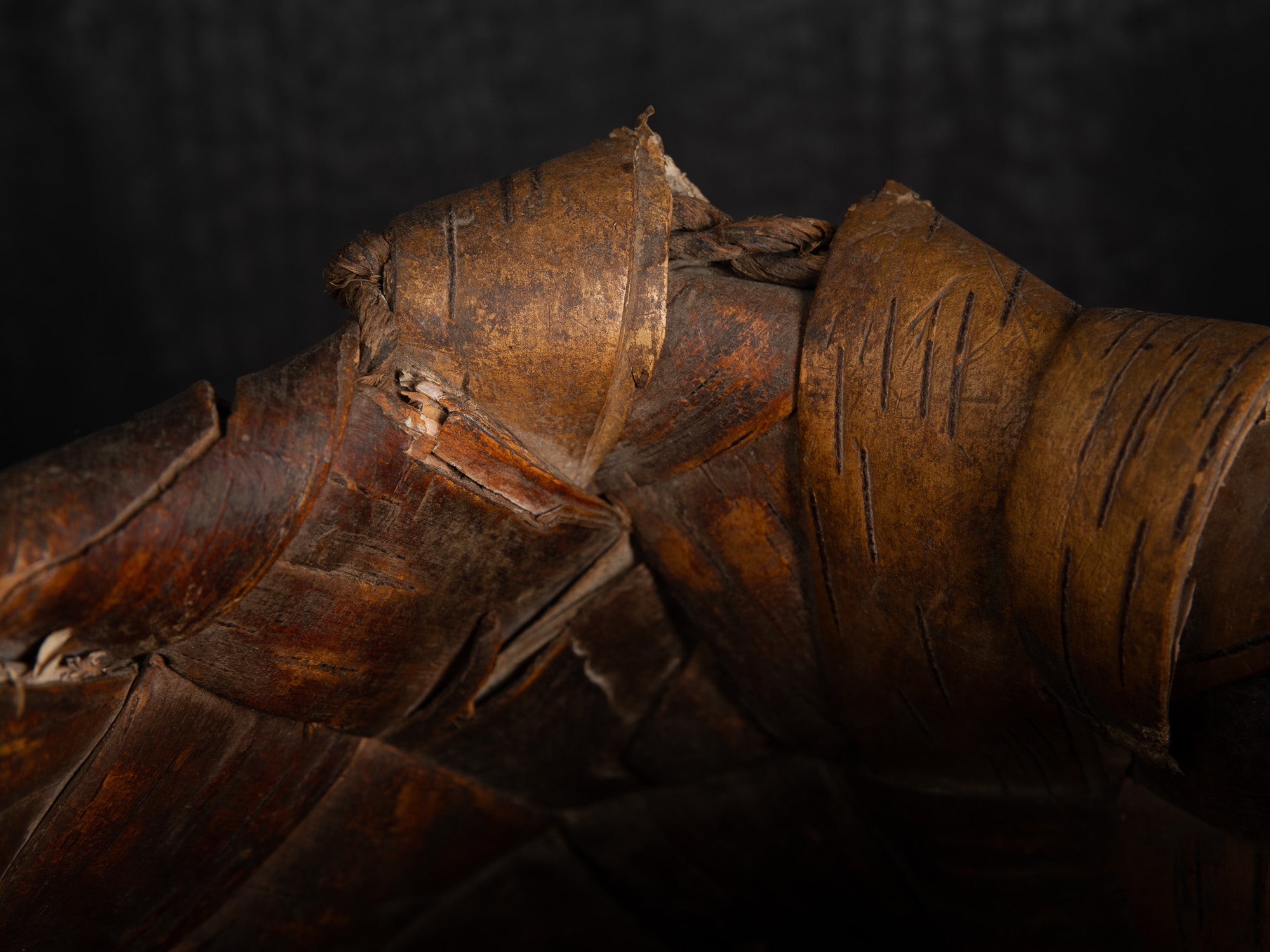 Vakk, remarquable panier en écorce de bouleau, Estonie (fin du XIXe siècle)..Vakk, remarkable birch bark basket, Estonia (late 19th century)