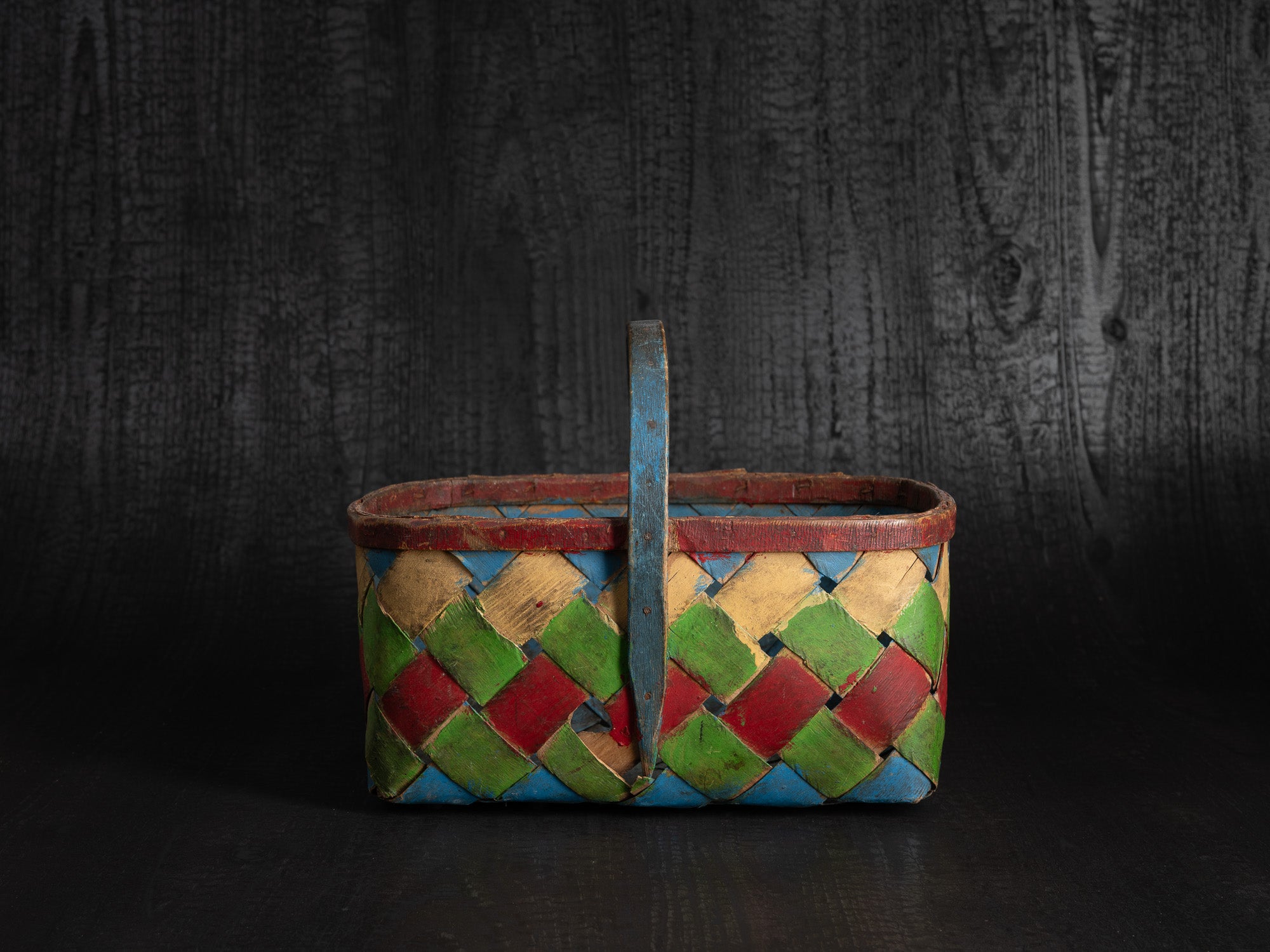 Käepidemega korv, panier ansé tressé en bouleau, Estonie (XIXe siècle)..Käepidemega korv, woven birch basket with handle, Estonia (19th century)